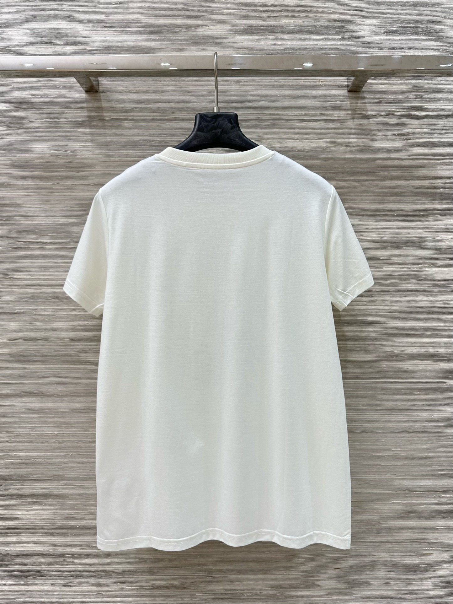 “MoCo College Women’s Original Cotton T-shirts: Luxurious, Customized, and Imported Quality” - 图片 9