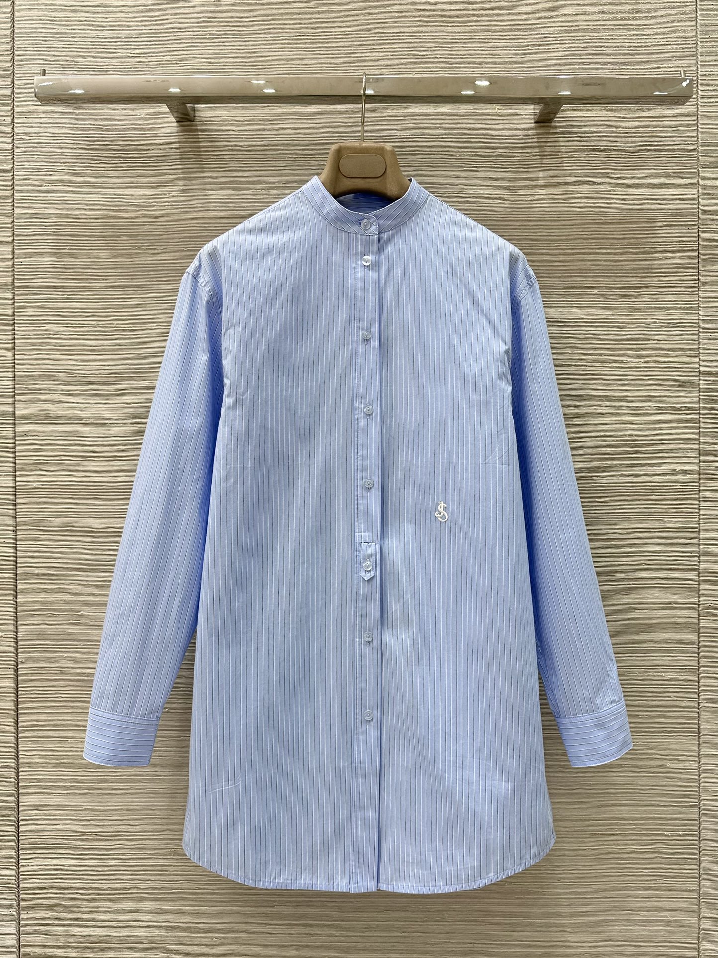 “Jil 25 Spring-Summer Collection: Custom-Made Casual Wear for Women”