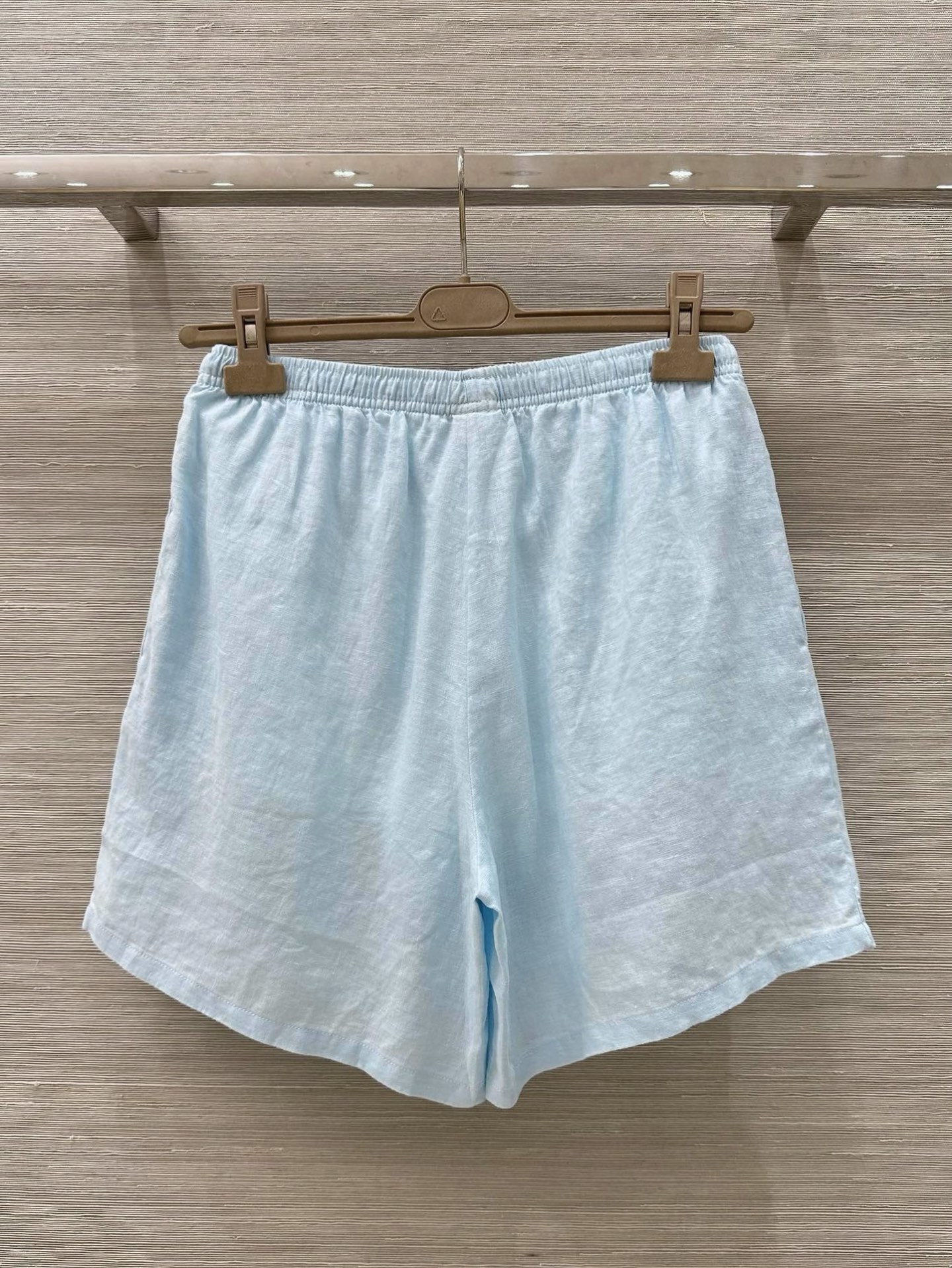 High-End Linen Shorts: Classic Design with Quality Details and Delicate Fabric - 图片 9
