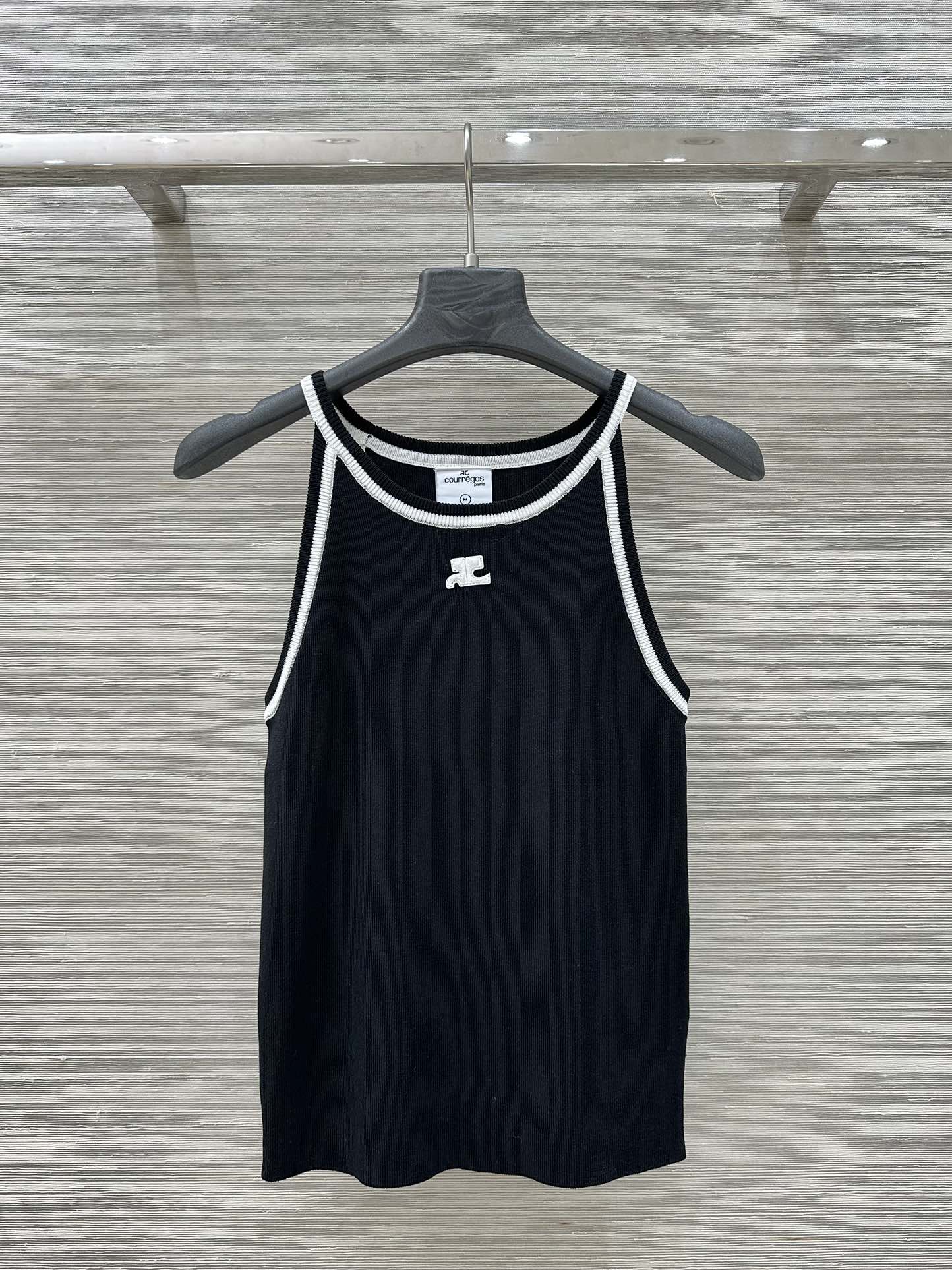 Exclusive Quality Control: P414 Woman’s Black-and-White Summer Collection with High-End Design