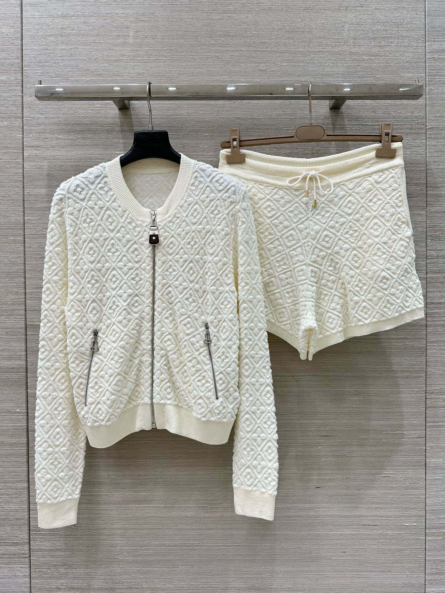 Exclusive Package: P1035 One-Size-Fits-All Dress with Stereo Monogram Knitting Suit - 图片 1