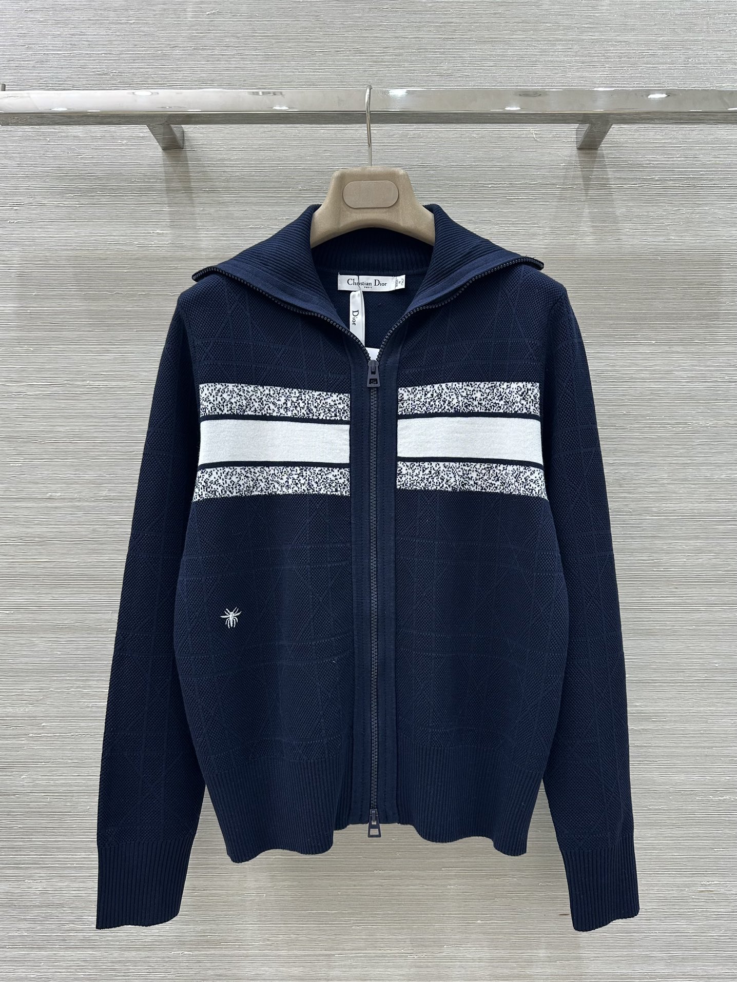New Fall/Winter Bee-Sweet Embroidery Suit for Lazy and Leisure-Free Style - 图片 2