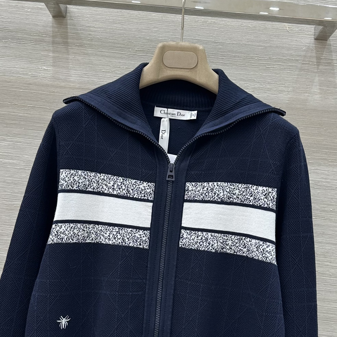 New Fall/Winter Bee-Sweet Embroidery Suit for Lazy and Leisure-Free Style - 图片 3