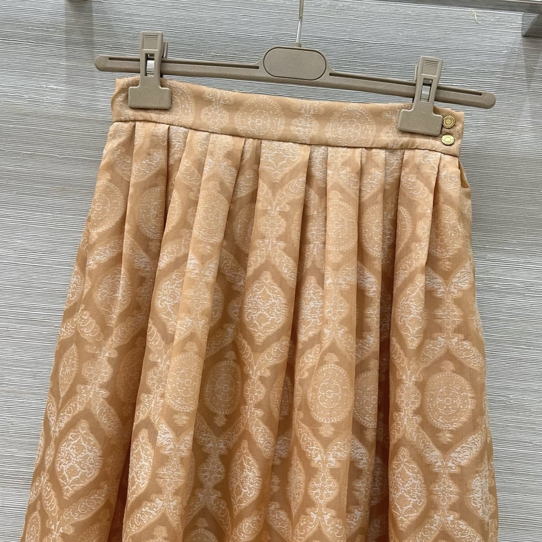 High-End Female Suit with Silk Shirt and Skirt: Elegant Design and Custom-Made Details - 图片 2