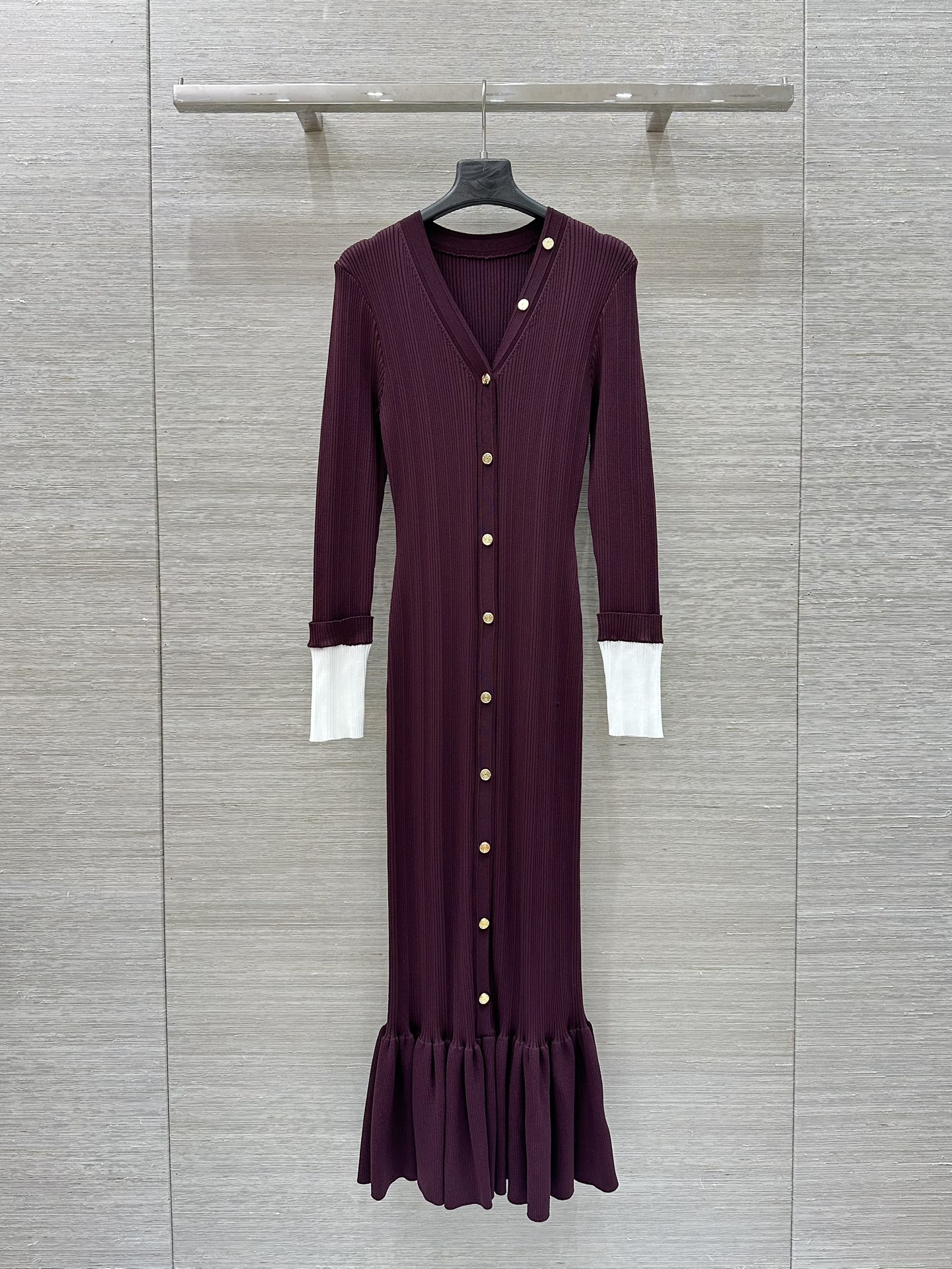 “High-End Quality Women’s Suit: Sand 25 Early Autumn Collection Overview”