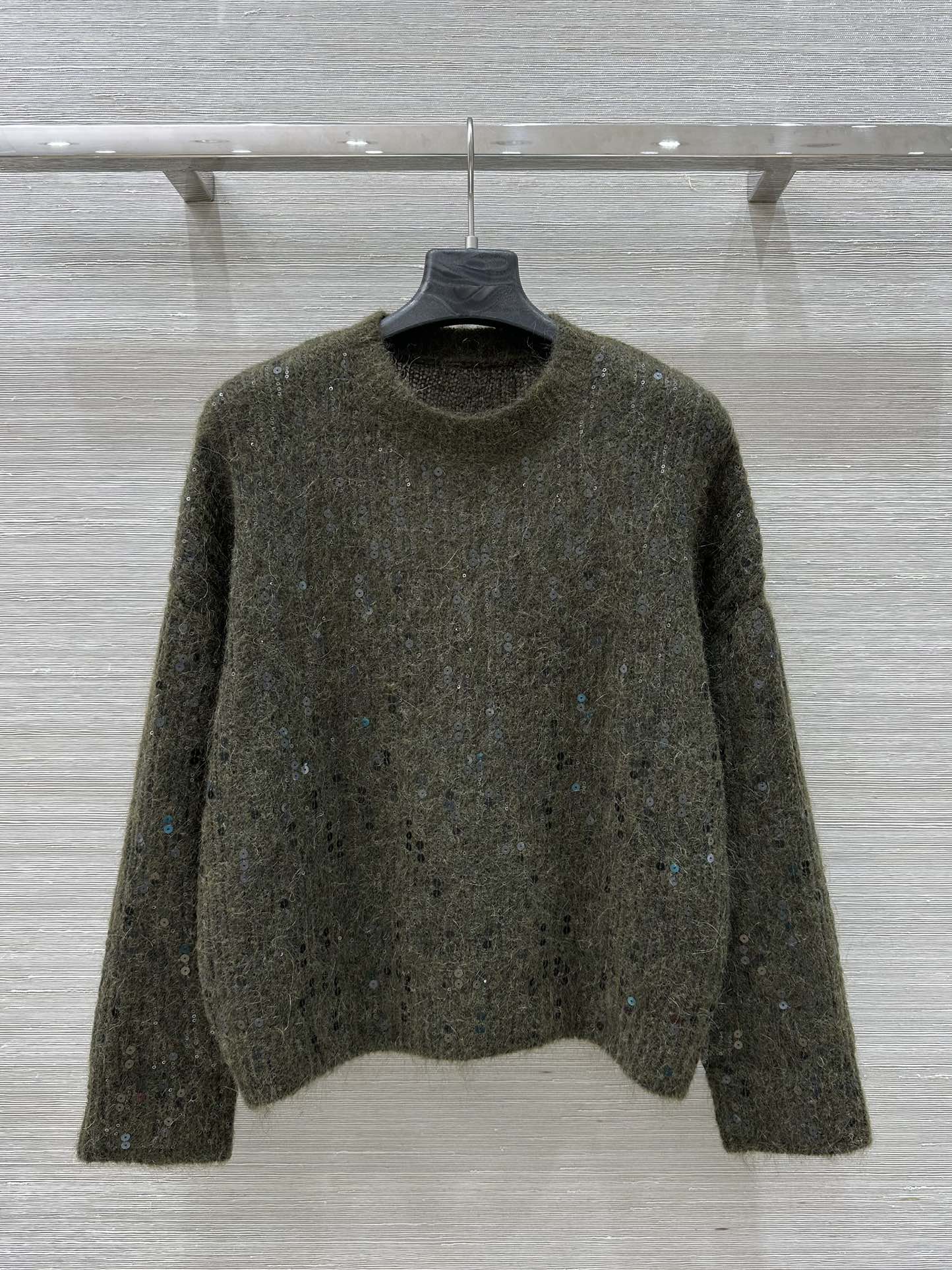 Luxurious and Elegant Women’s Fashion Collection by P989: High-End Quality and Noble Embellishments