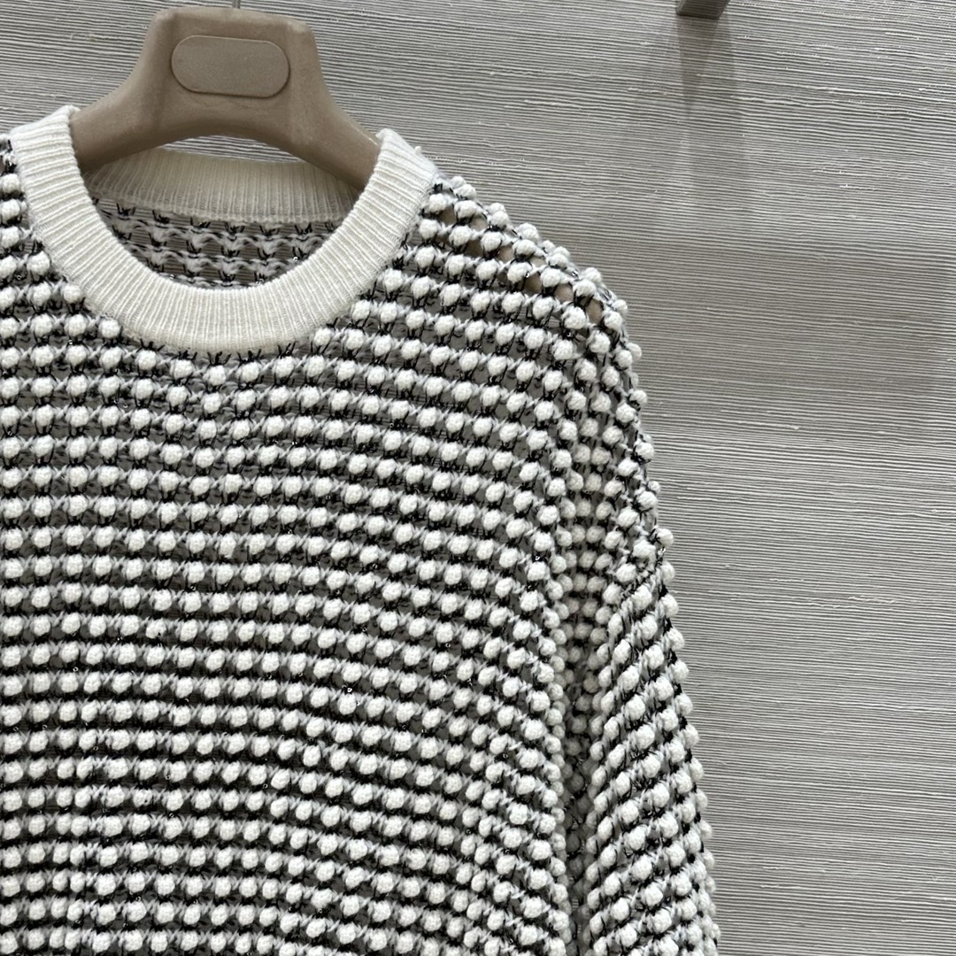 Exclusive Original Women’s Suit: Handcrafted Luxury with Classic Elegance - 图片 4