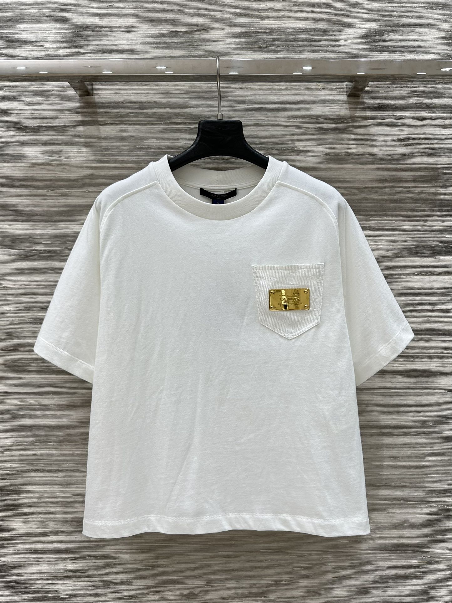 “Romantique Series: Monogram Cowboys Short-Sleeved T-Shirt in Cotton Knitting”