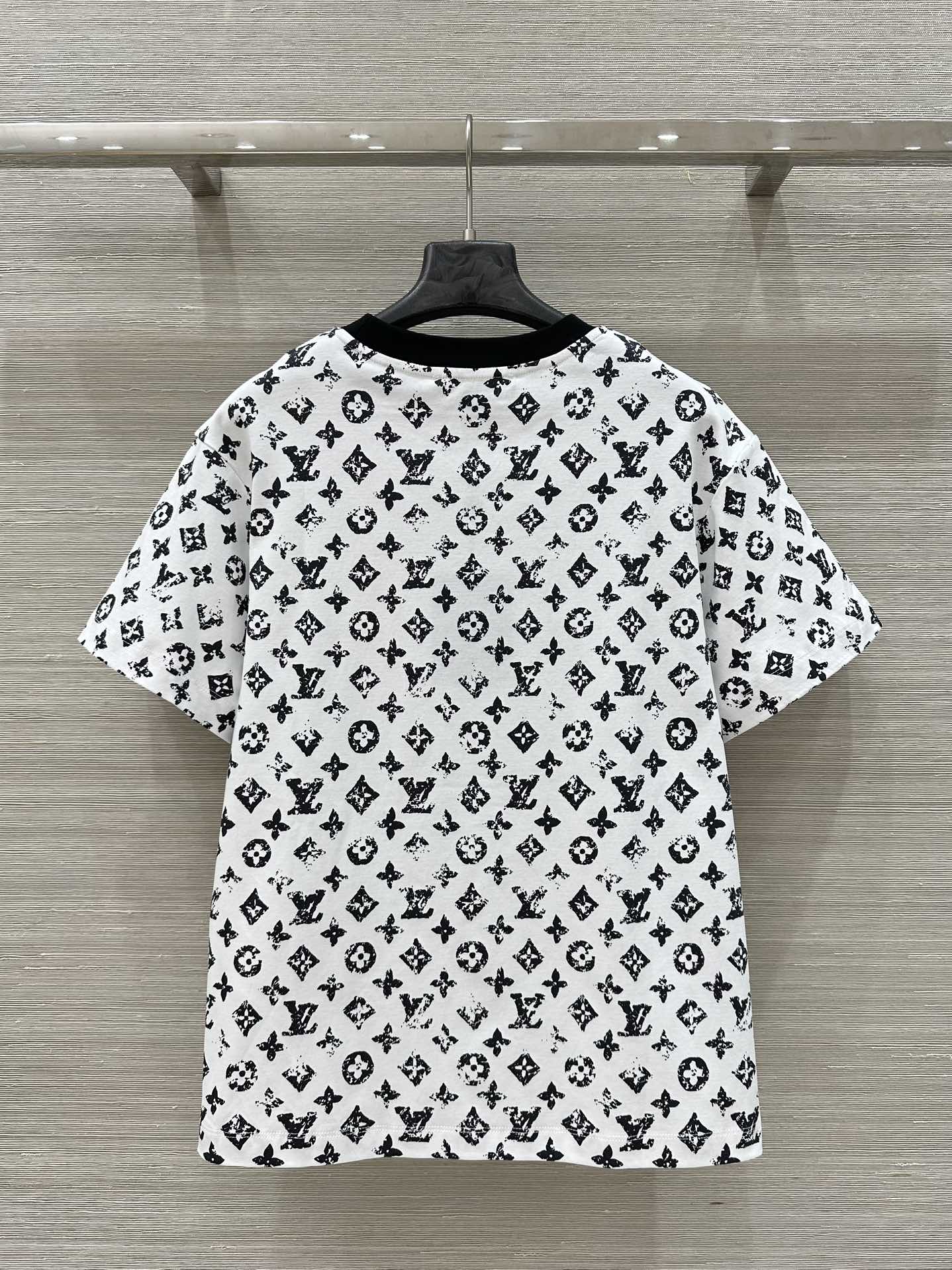“Stylish Women’s Suit: Lou* 25 Spring Summer T-shirt with Metal Chain Decoration” - 图片 9