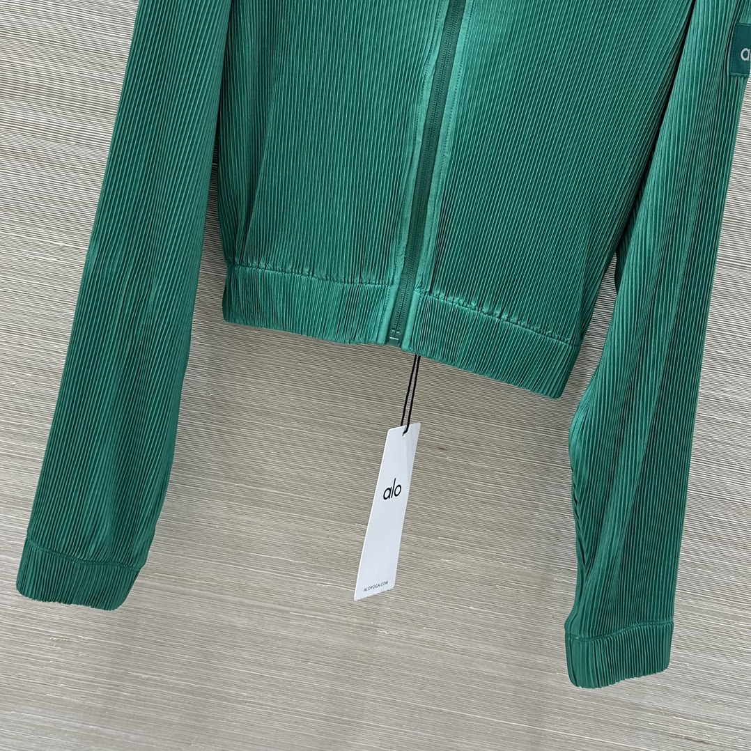 Alo Sports: First-Class New Autumn Coat with Custom Fabric and Cipher Design - 图片 5