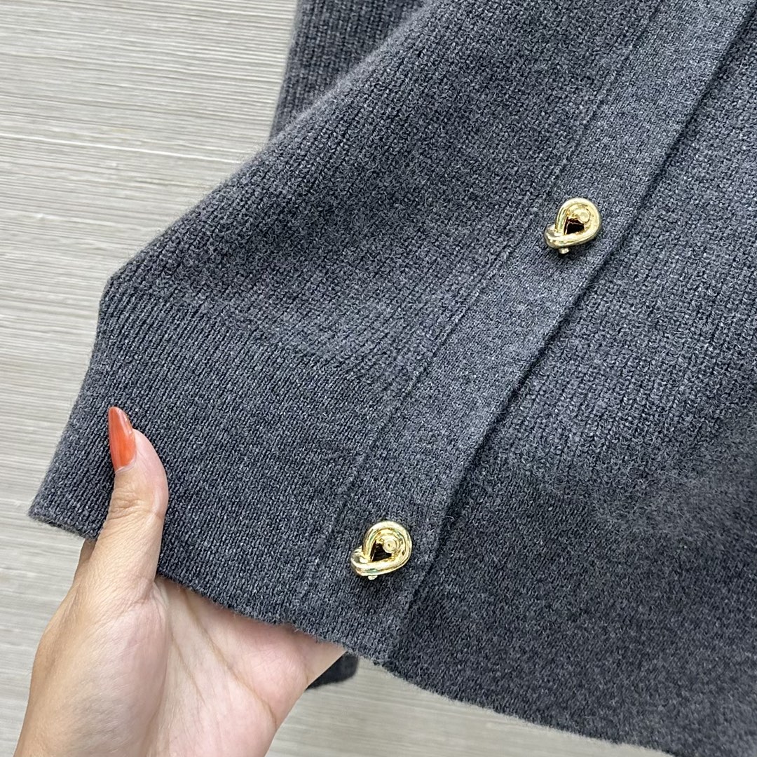 Stylish Copper-Colored Tie Button Cashmere Sweater for Women – P966 Review - 图片 7