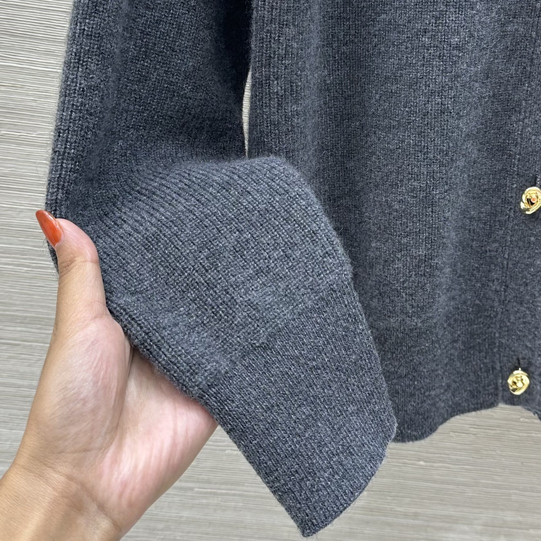 Stylish Copper-Colored Tie Button Cashmere Sweater for Women – P966 Review - 图片 6