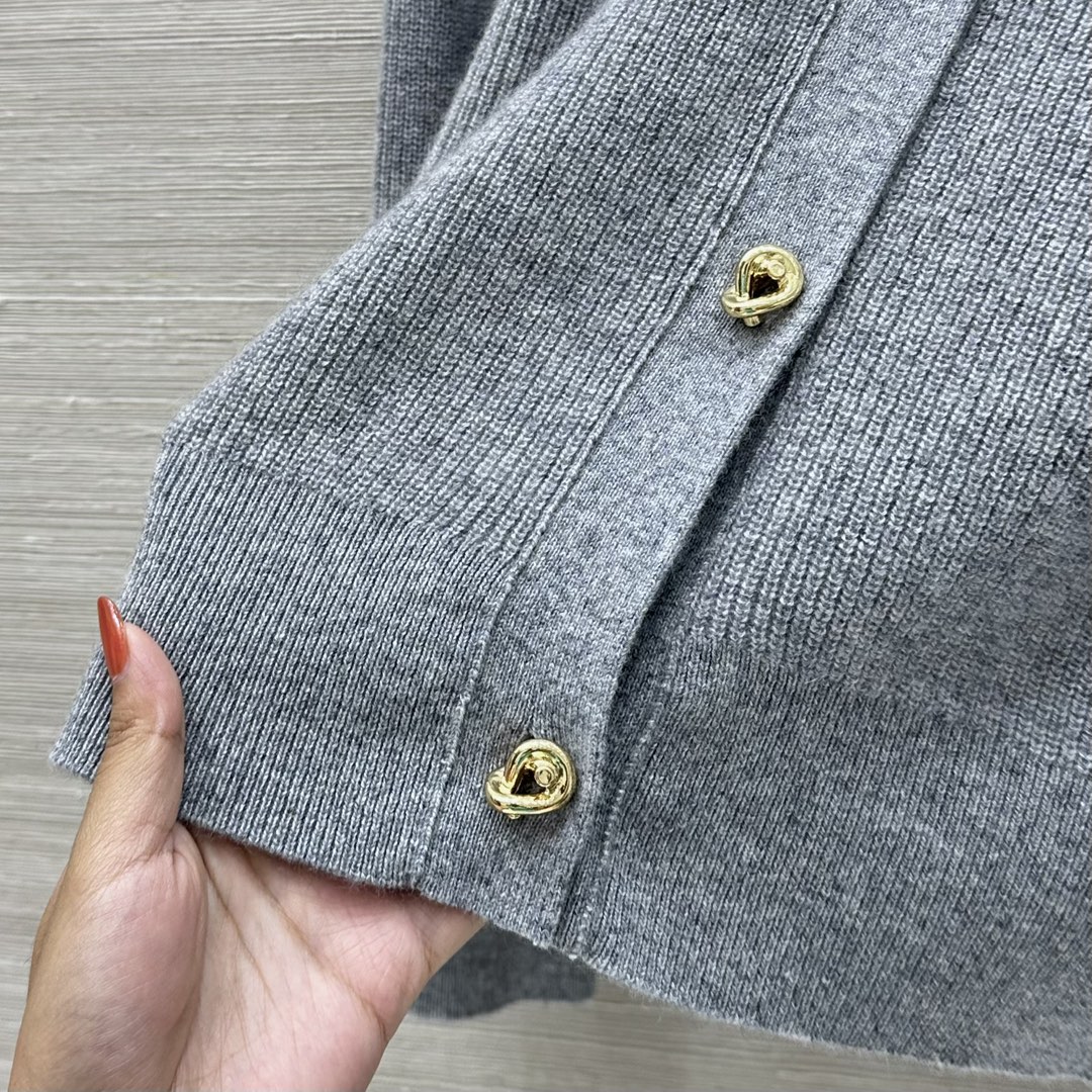 Fashionable Copper-Colored Tie Button Cashmere Sweater for Women: P966 Review - 图片 6