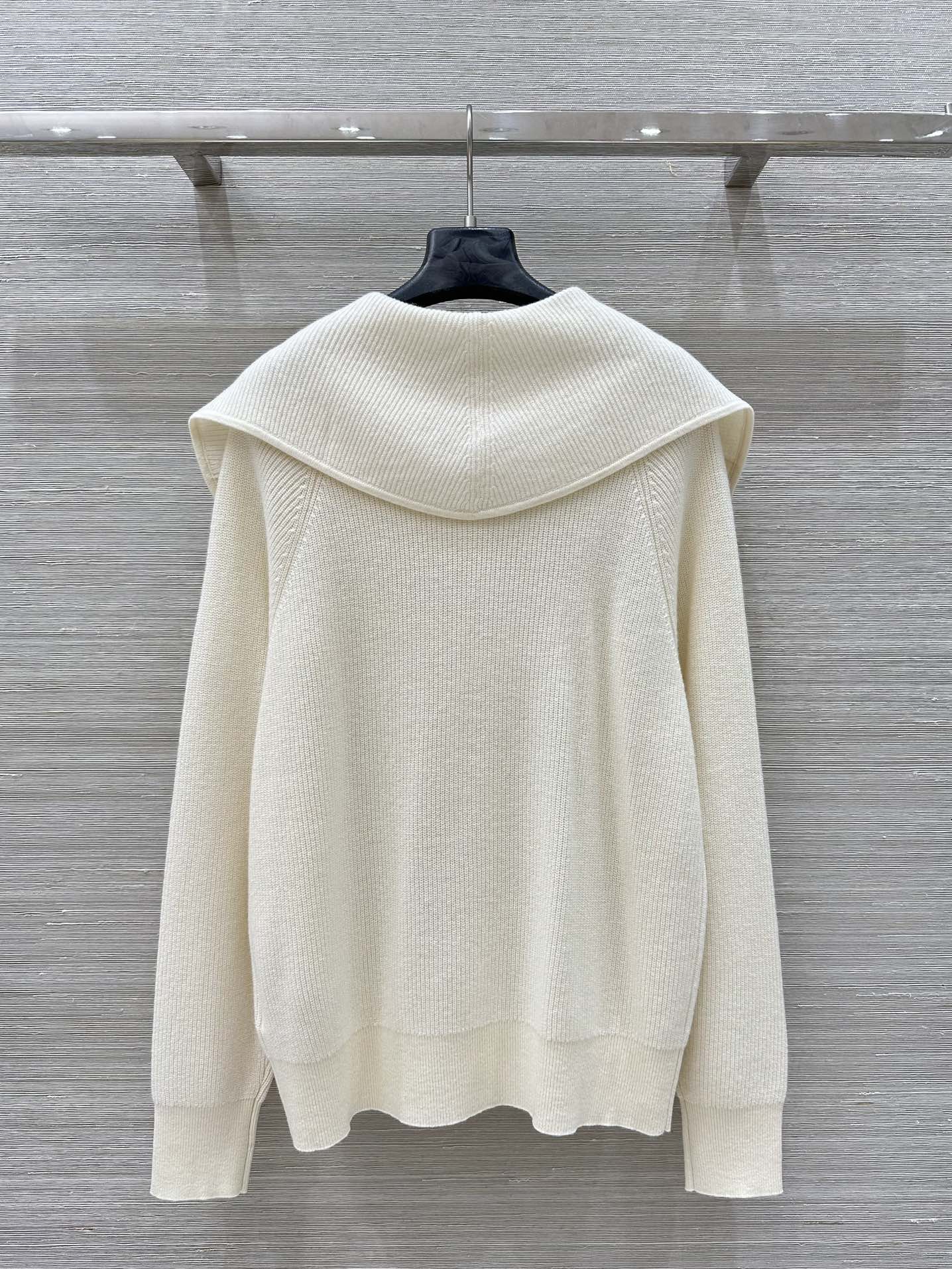 Stylish Copper-Colored Tie Button Cashmere Sweater for Women in Three Sizes - 图片 9