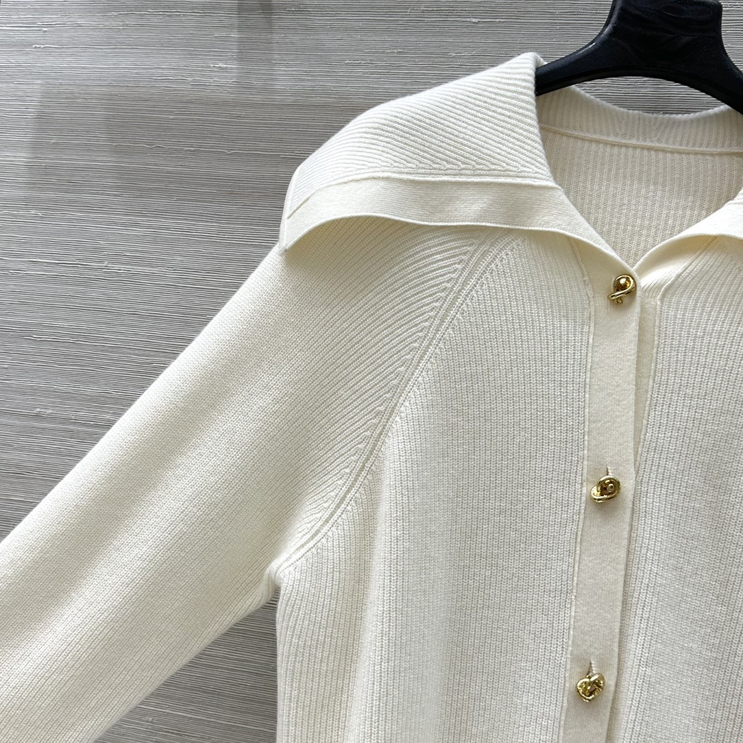 Stylish Copper-Colored Tie Button Cashmere Sweater for Women in Three Sizes - 图片 3