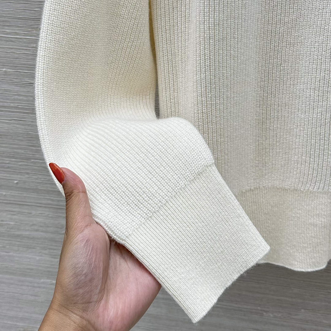 Stylish Copper-Colored Tie Button Cashmere Sweater for Women in Three Sizes - 图片 6