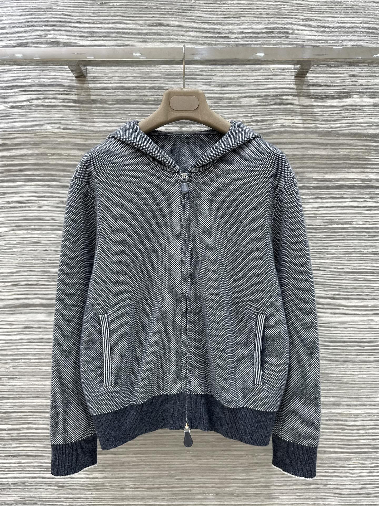 P2024: High-End Two-Colour Hoodie Suit with Quality Control and Velvet Wire. - 图片 2