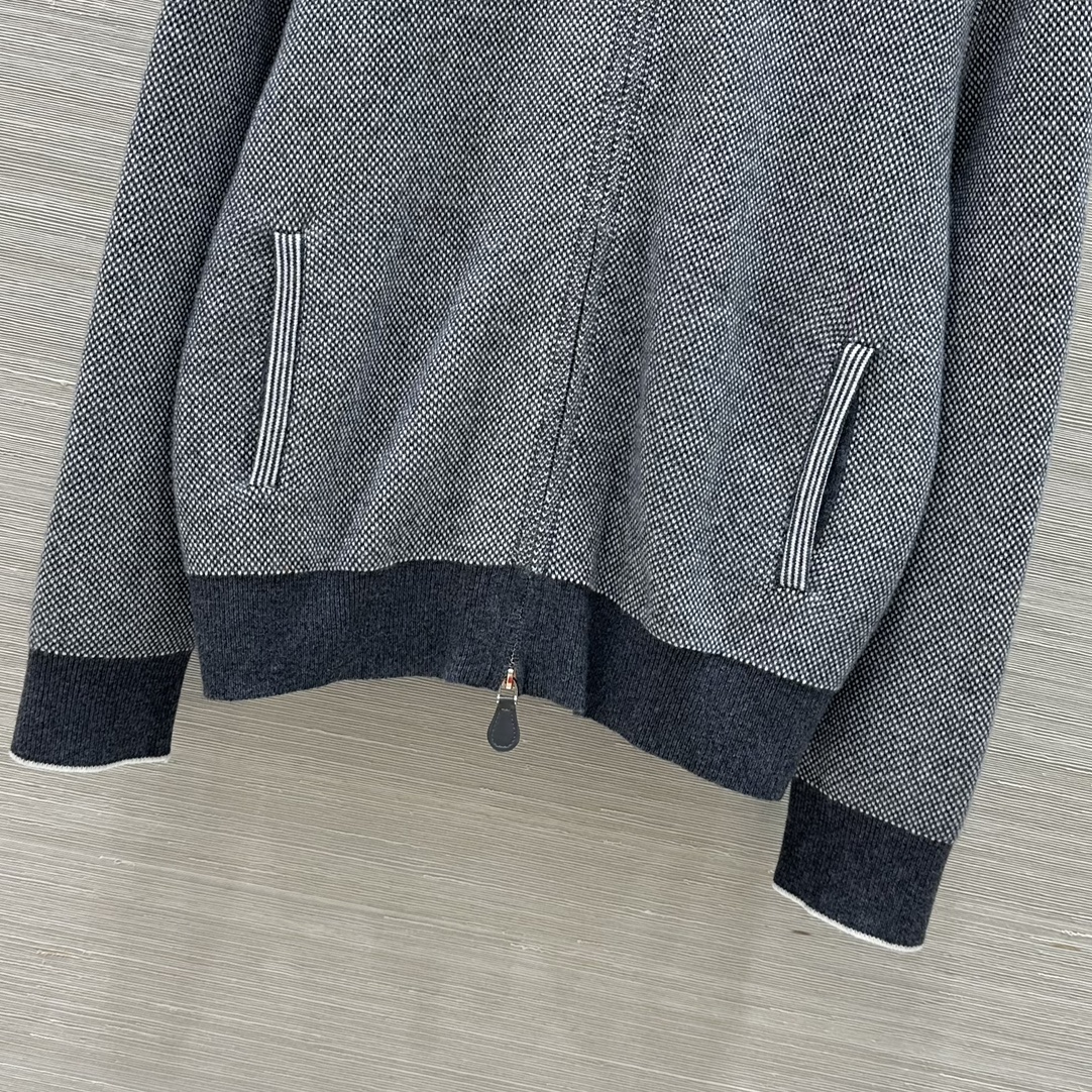 P2024: High-End Two-Colour Hoodie Suit with Quality Control and Velvet Wire. - 图片 5