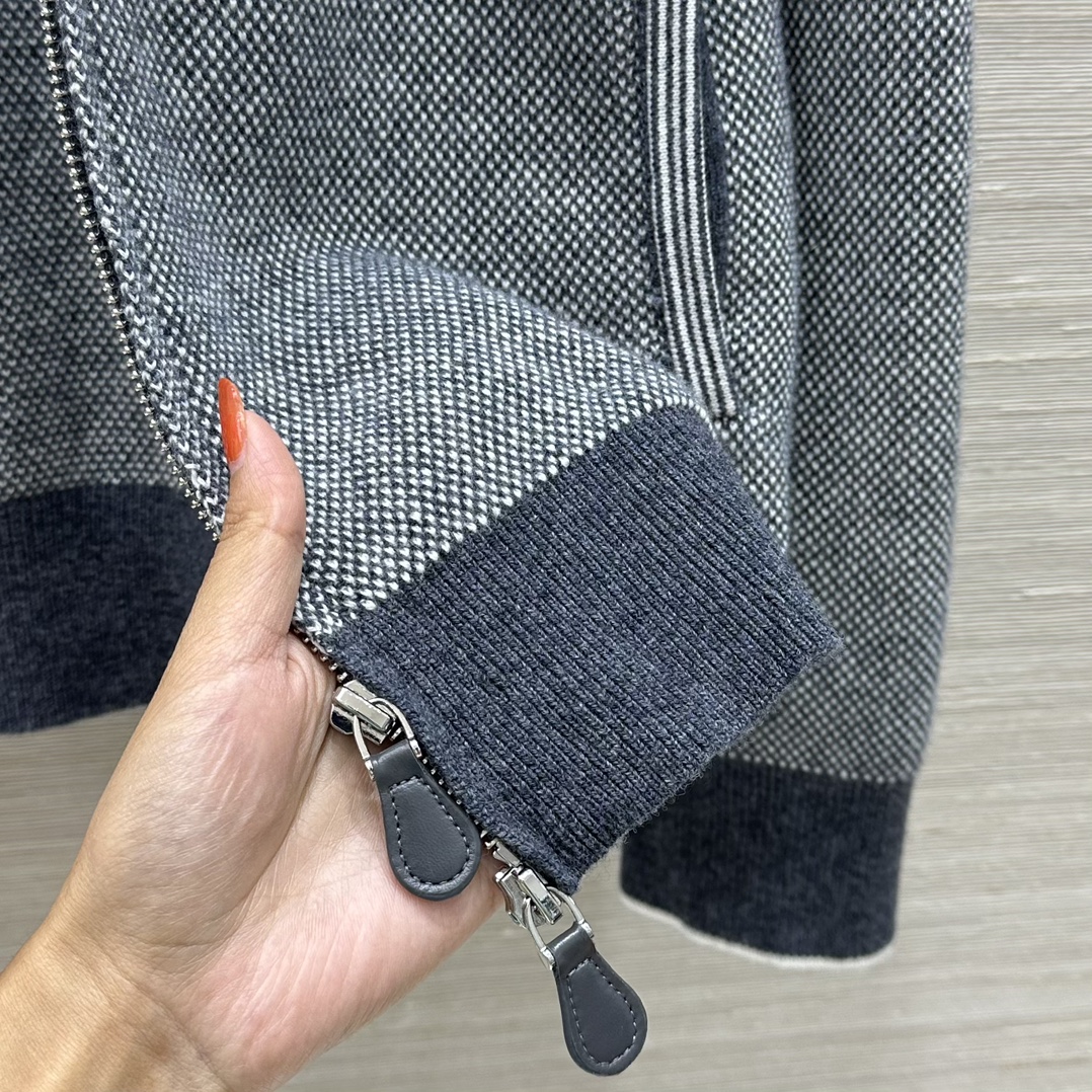 P2024: High-End Two-Colour Hoodie Suit with Quality Control and Velvet Wire. - 图片 7