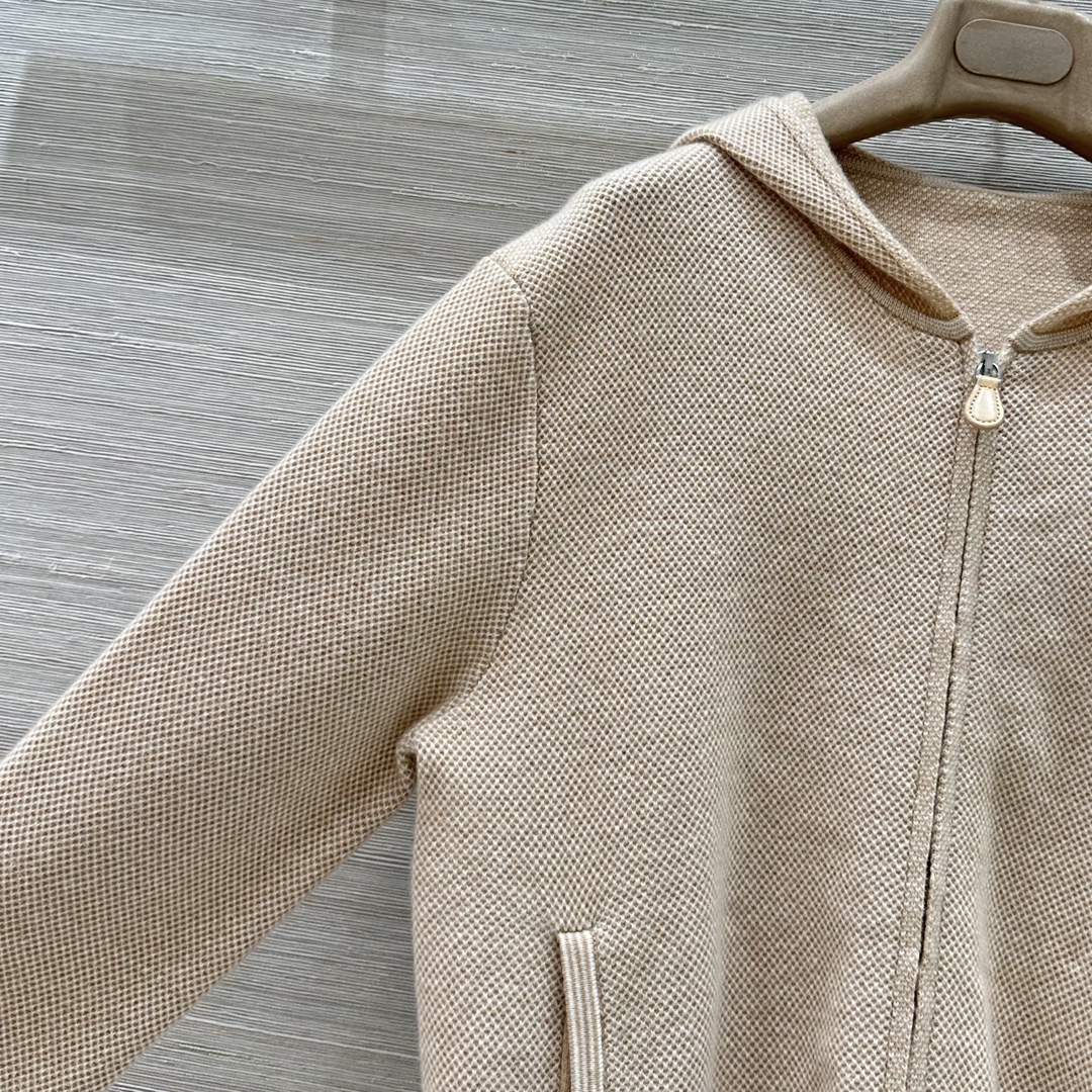 P2024 High-End Women’s Hoodie Suit with Quality Velvet Wire and Stylish Design - 图片 4