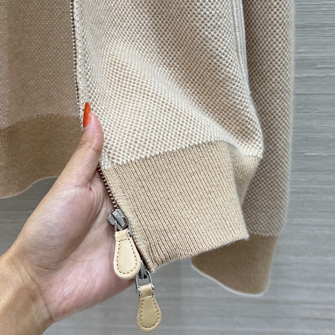 P2024 High-End Women’s Hoodie Suit with Quality Velvet Wire and Stylish Design - 图片 7