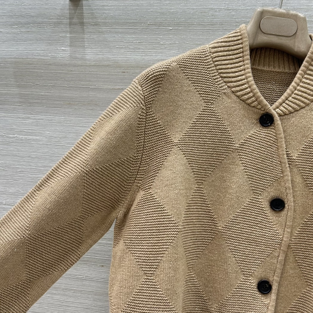 High-End Women’s Suit: P1909 One-Size-Fits-All Wool Suit with Cashmere Details - 图片 4