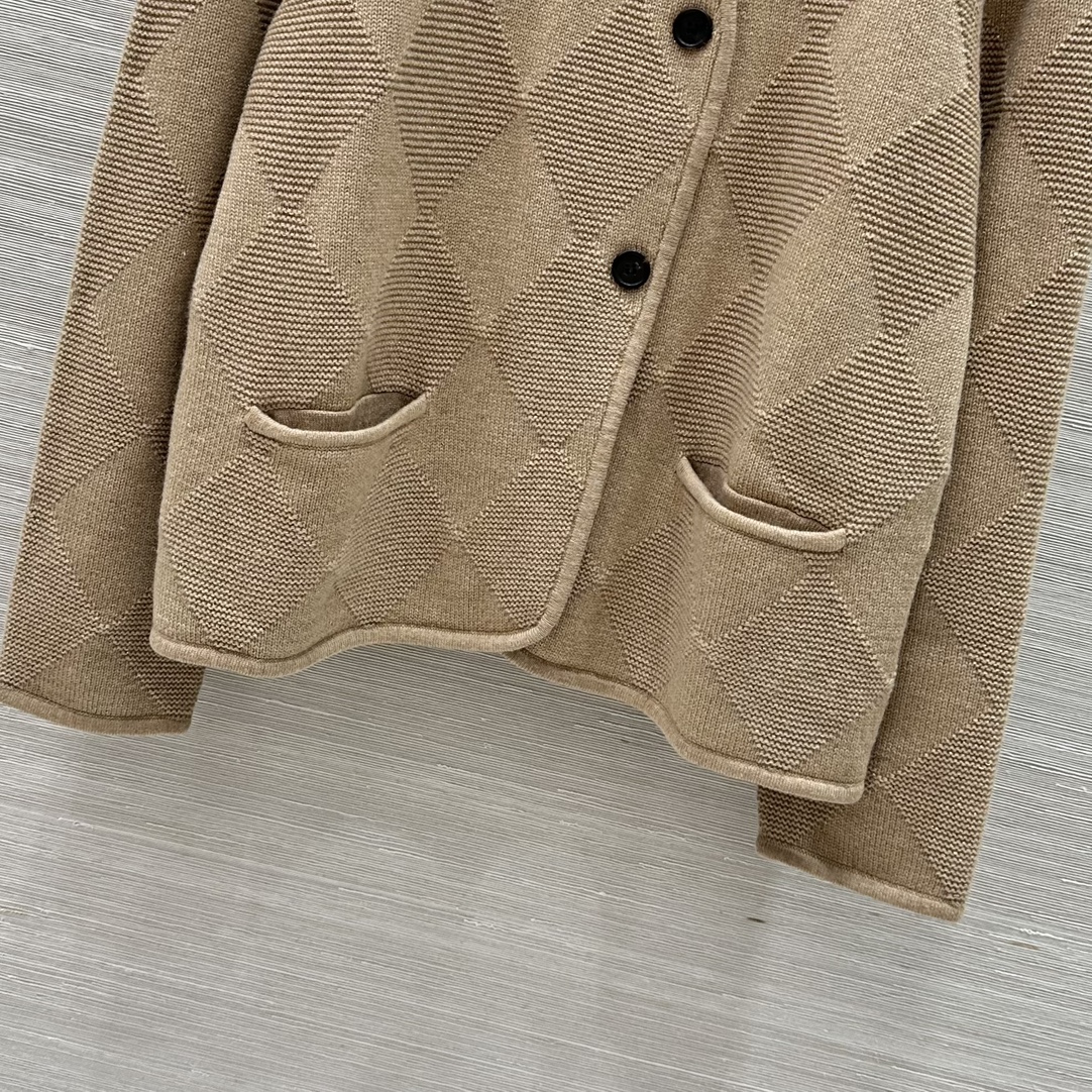 High-End Women’s Suit: P1909 One-Size-Fits-All Wool Suit with Cashmere Details - 图片 5