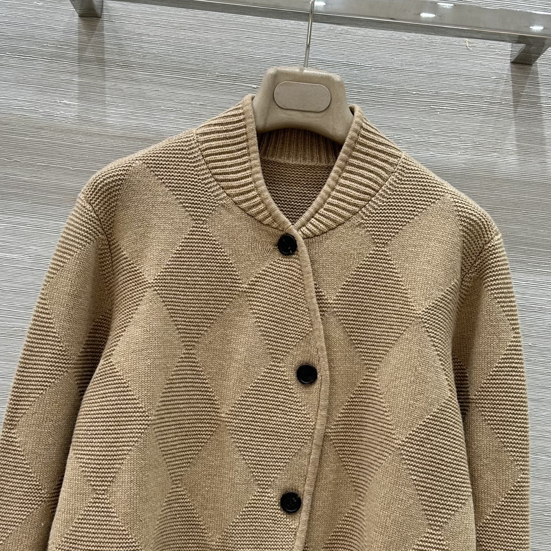 High-End Women’s Suit: P1909 One-Size-Fits-All Wool Suit with Cashmere Details - 图片 3