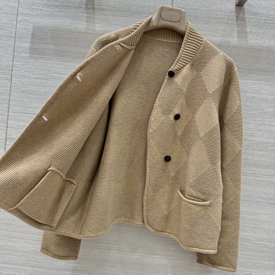 High-End Women’s Suit: P1909 One-Size-Fits-All Wool Suit with Cashmere Details - 图片 7