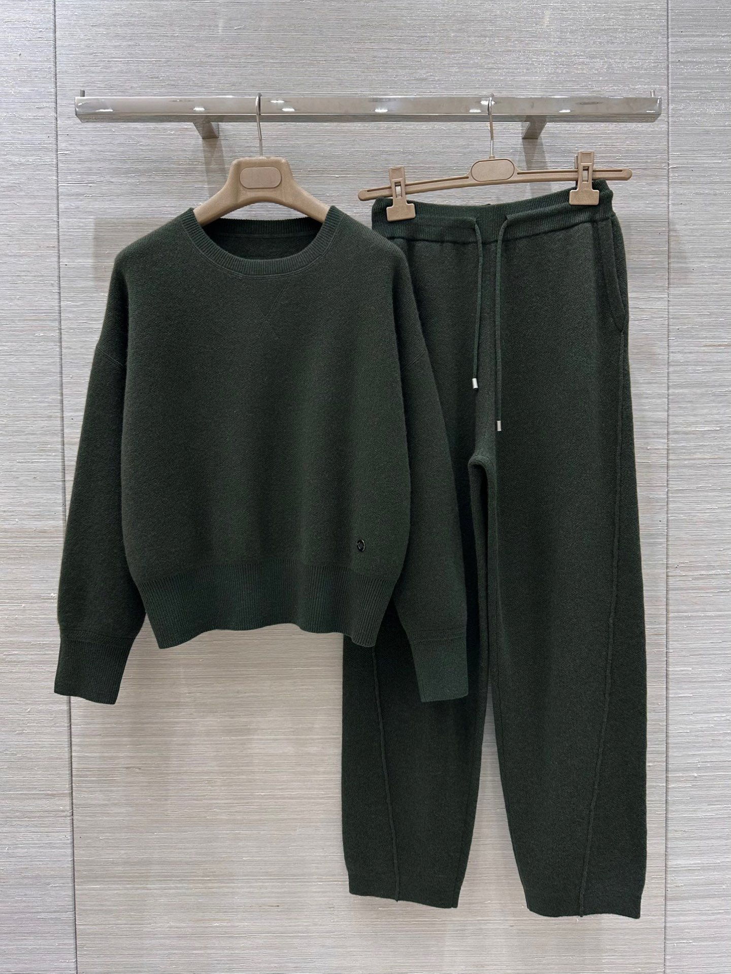 High-End Women’s Suit Collection: Quality Control and Luxury Fabrics - 图片 1