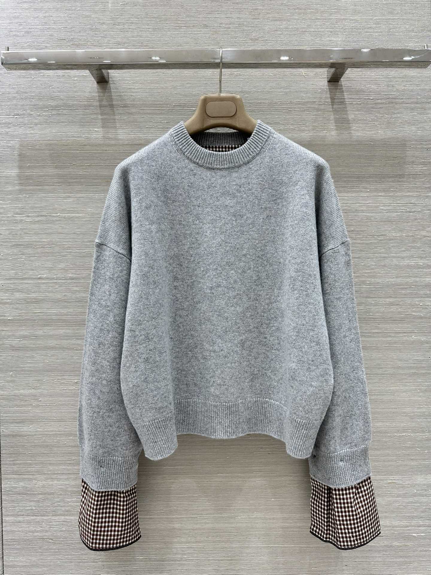 “High-Quality Gray Tweezer Dress: Customizable, Stylish, and Comfortable One-Size-Fits-All Package for Autumn-Winter Fashion”