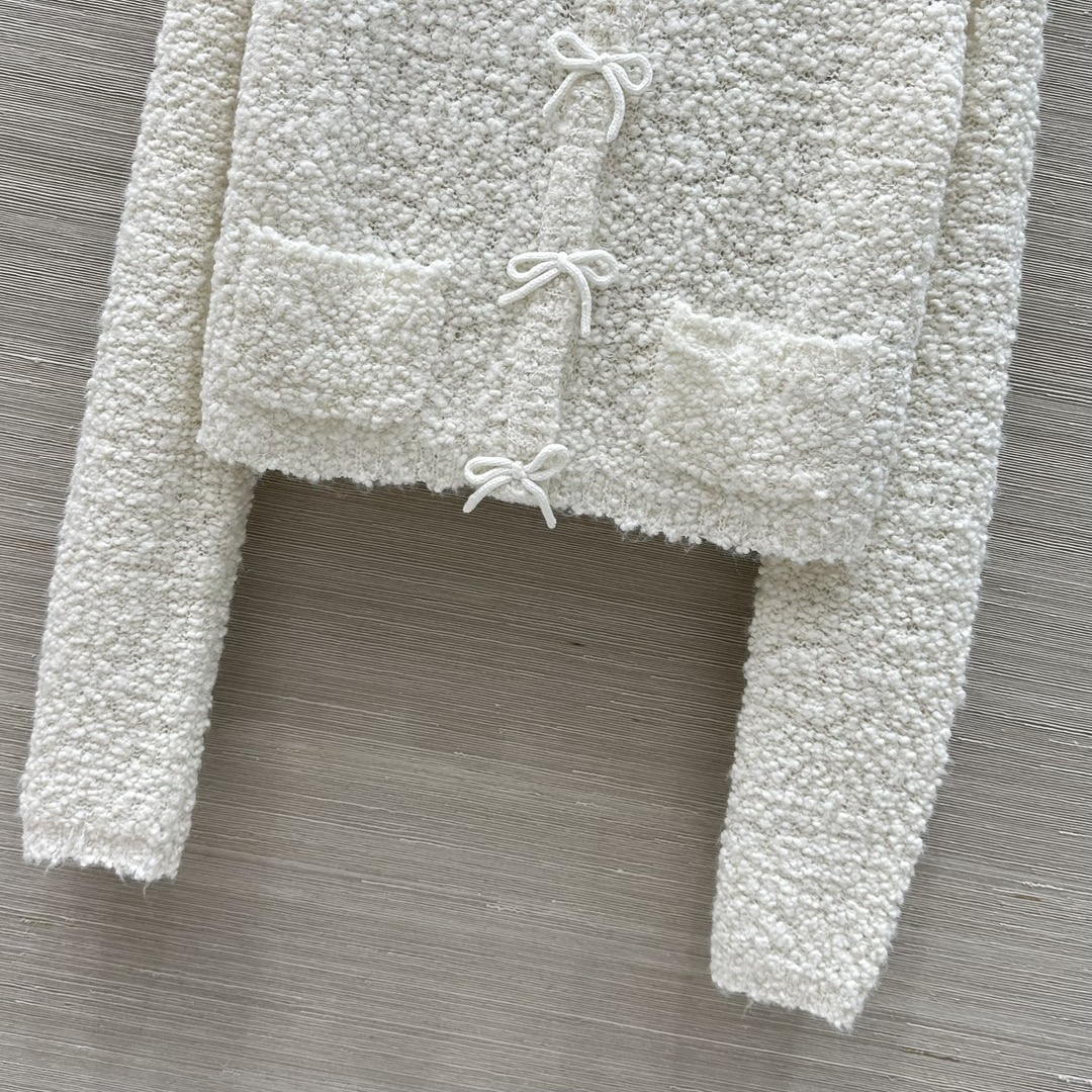 “YB Custom Velvet Suit: Acne 25 New Autumn Collection Review” - 图片 4