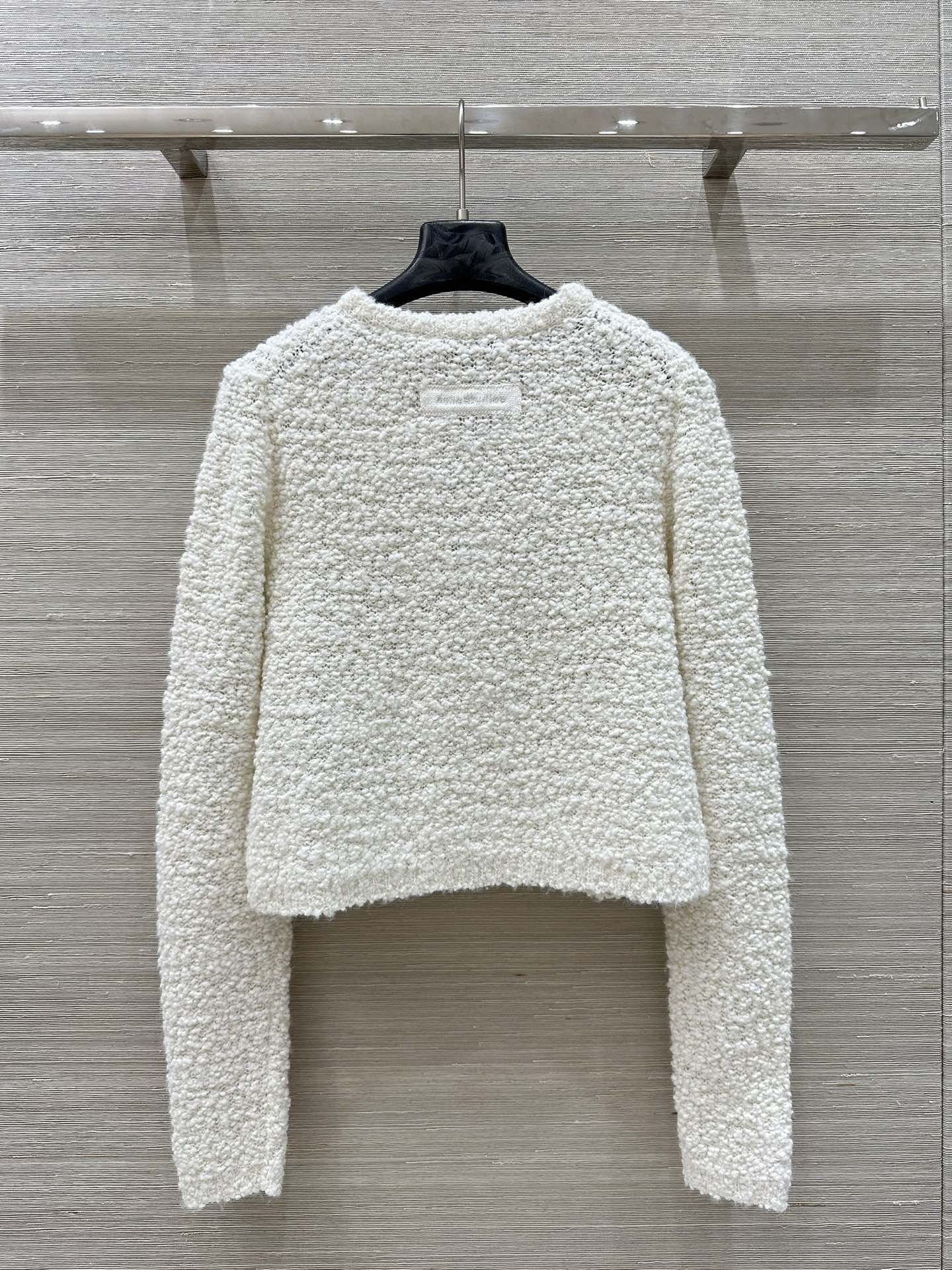 “YB Custom Velvet Suit: Acne 25 New Autumn Collection Review” - 图片 8