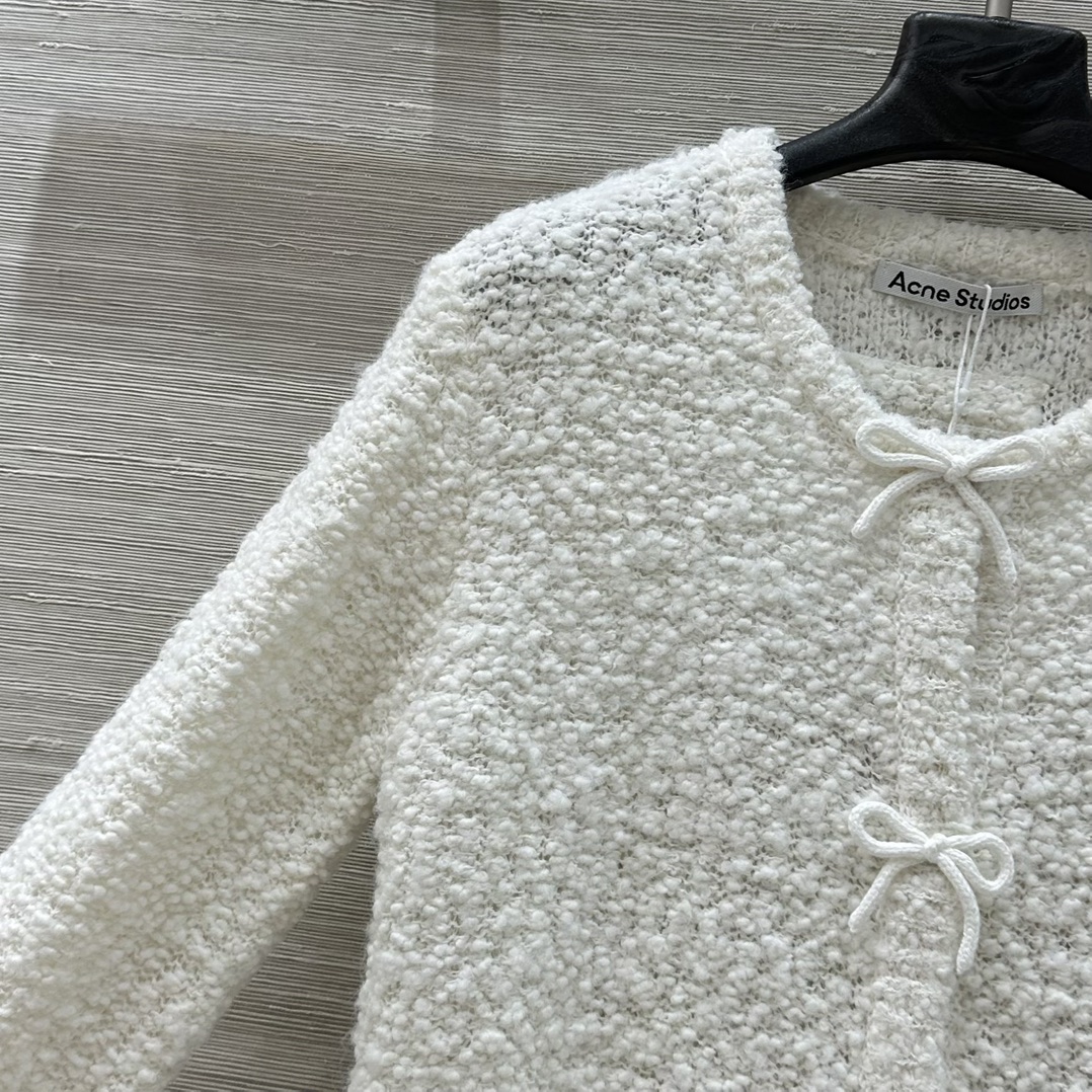 “YB Custom Velvet Suit: Acne 25 New Autumn Collection Review” - 图片 3