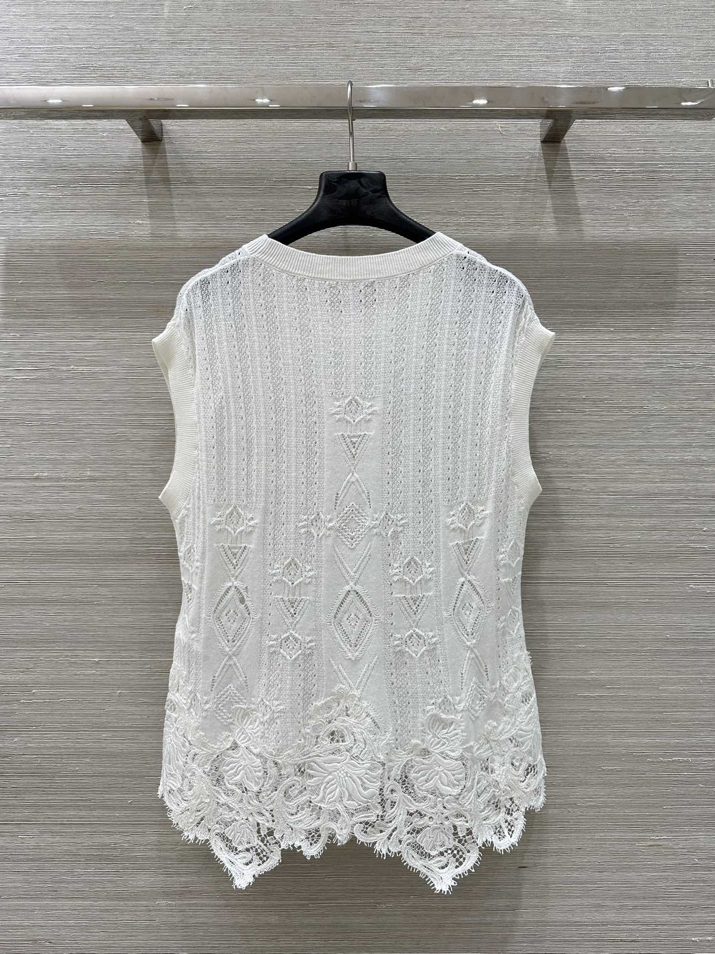 “Exclusive Superman Wool Vest with Lace Details for Fashionable Heavy-Worker” - 图片 8