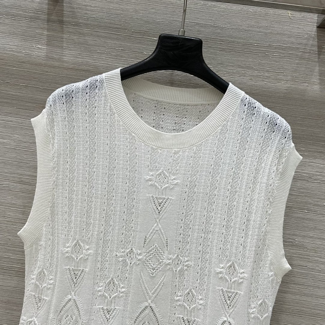 “Exclusive Superman Wool Vest with Lace Details for Fashionable Heavy-Worker” - 图片 2