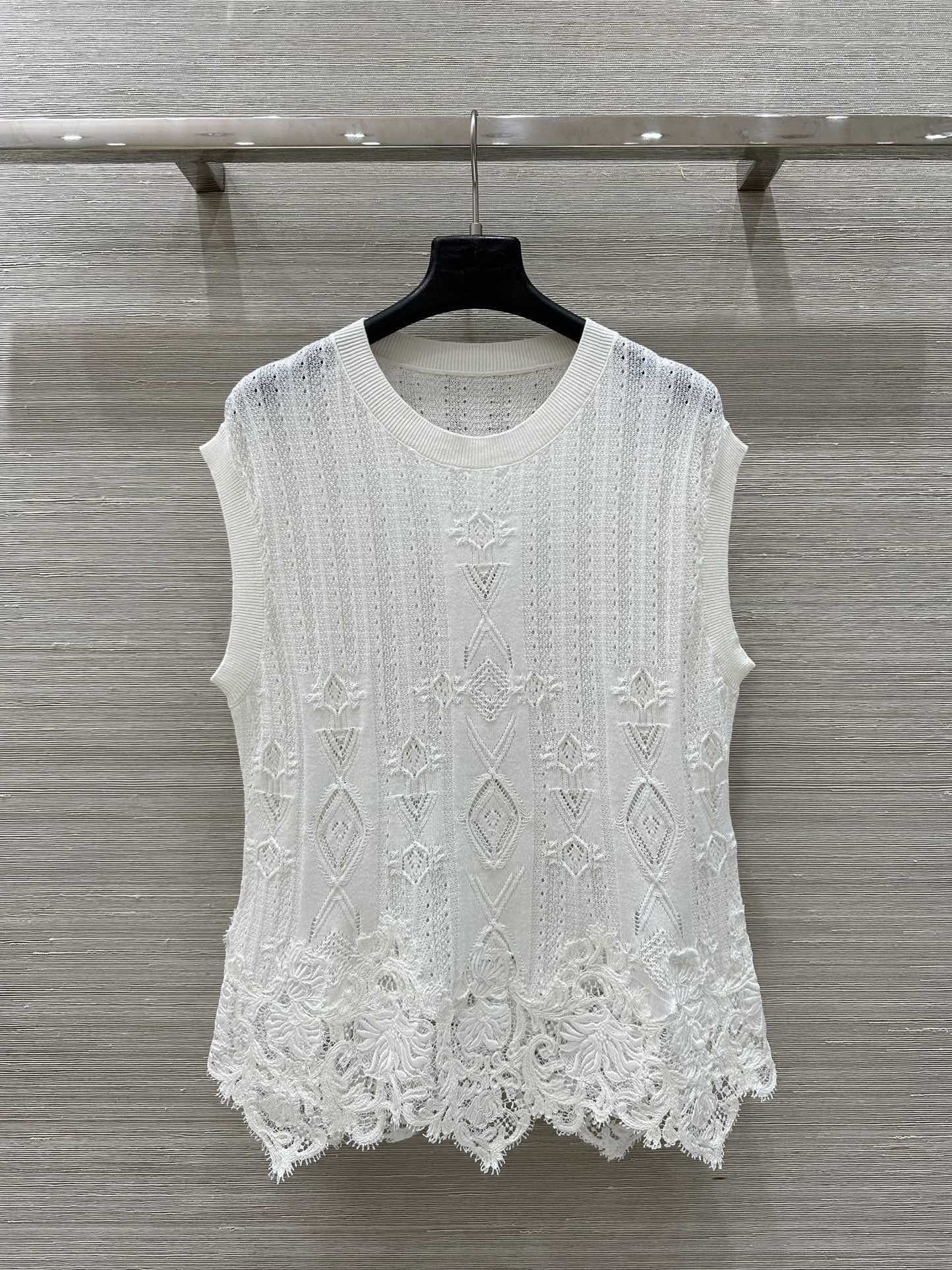 “Exclusive Superman Wool Vest with Lace Details for Fashionable Heavy-Worker”
