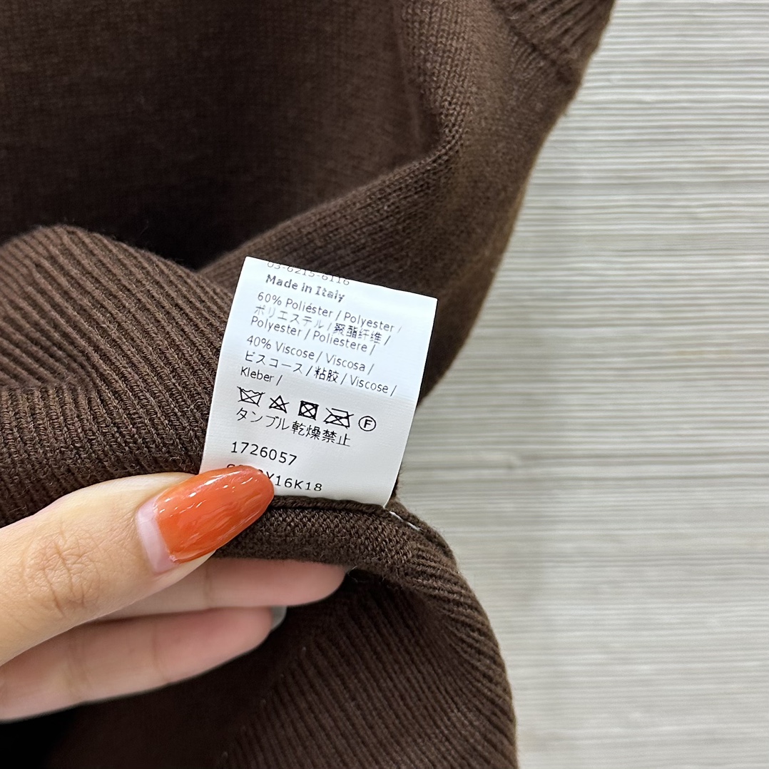 P684 Women’s Suit: Classic French Palace Style with Custom Embroidery - 图片 8