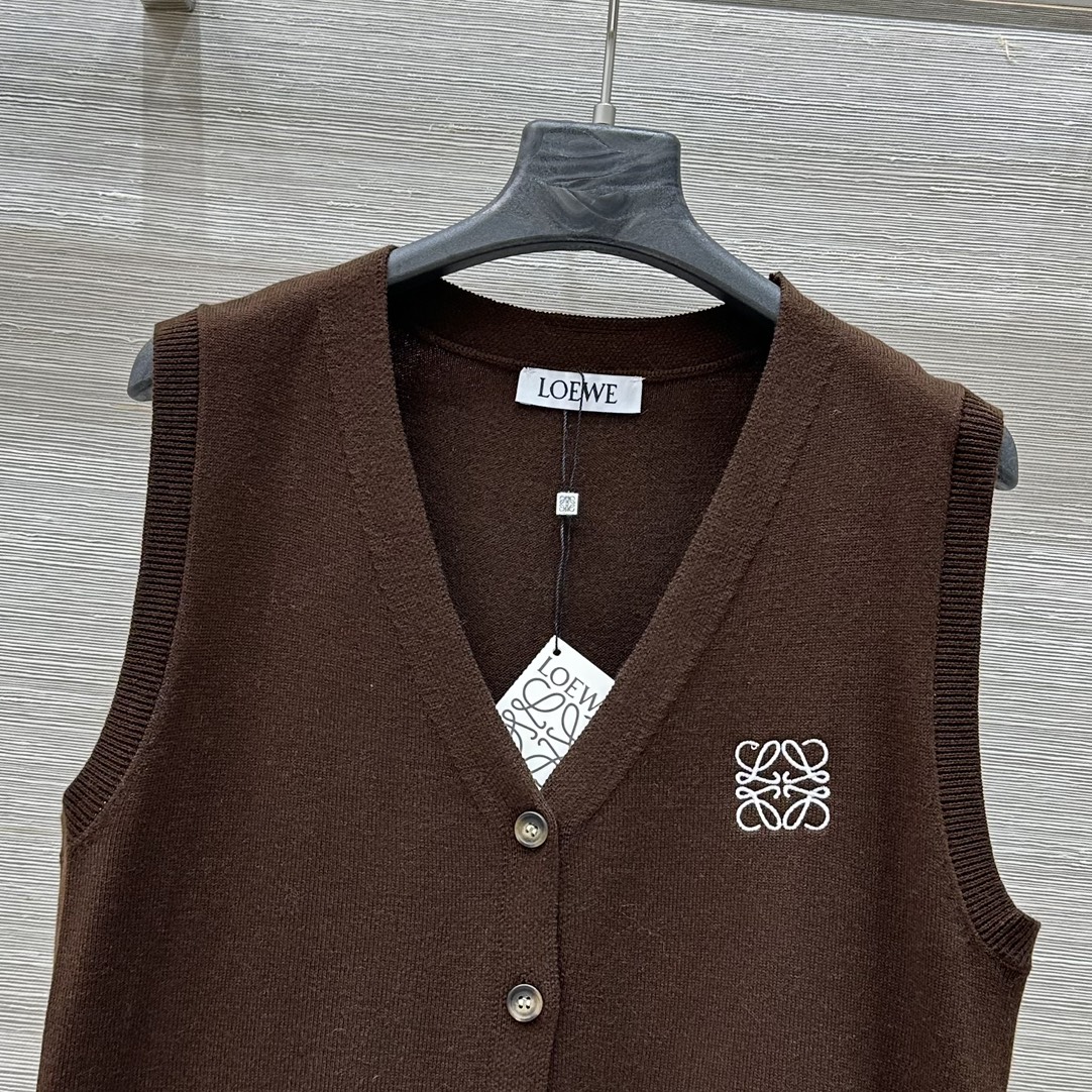 P684 Women’s Suit: Classic French Palace Style with Custom Embroidery - 图片 3