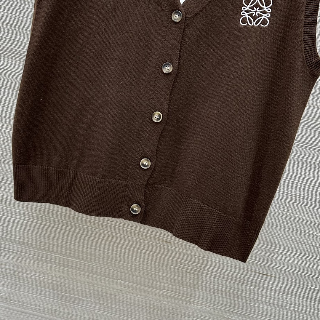 P684 Women’s Suit: Classic French Palace Style with Custom Embroidery - 图片 7