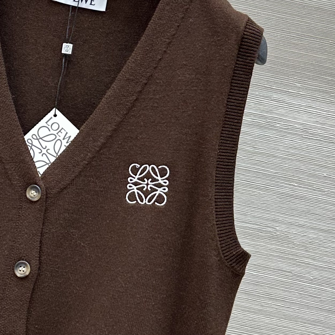 P684 Women’s Suit: Classic French Palace Style with Custom Embroidery - 图片 6