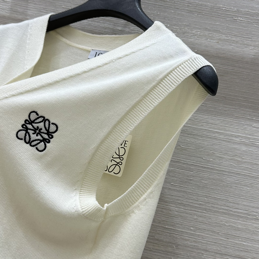 P684 Woman’s Suit: Classic Logo Embroidery, French Palace Wind, Custom Design. - 图片 6