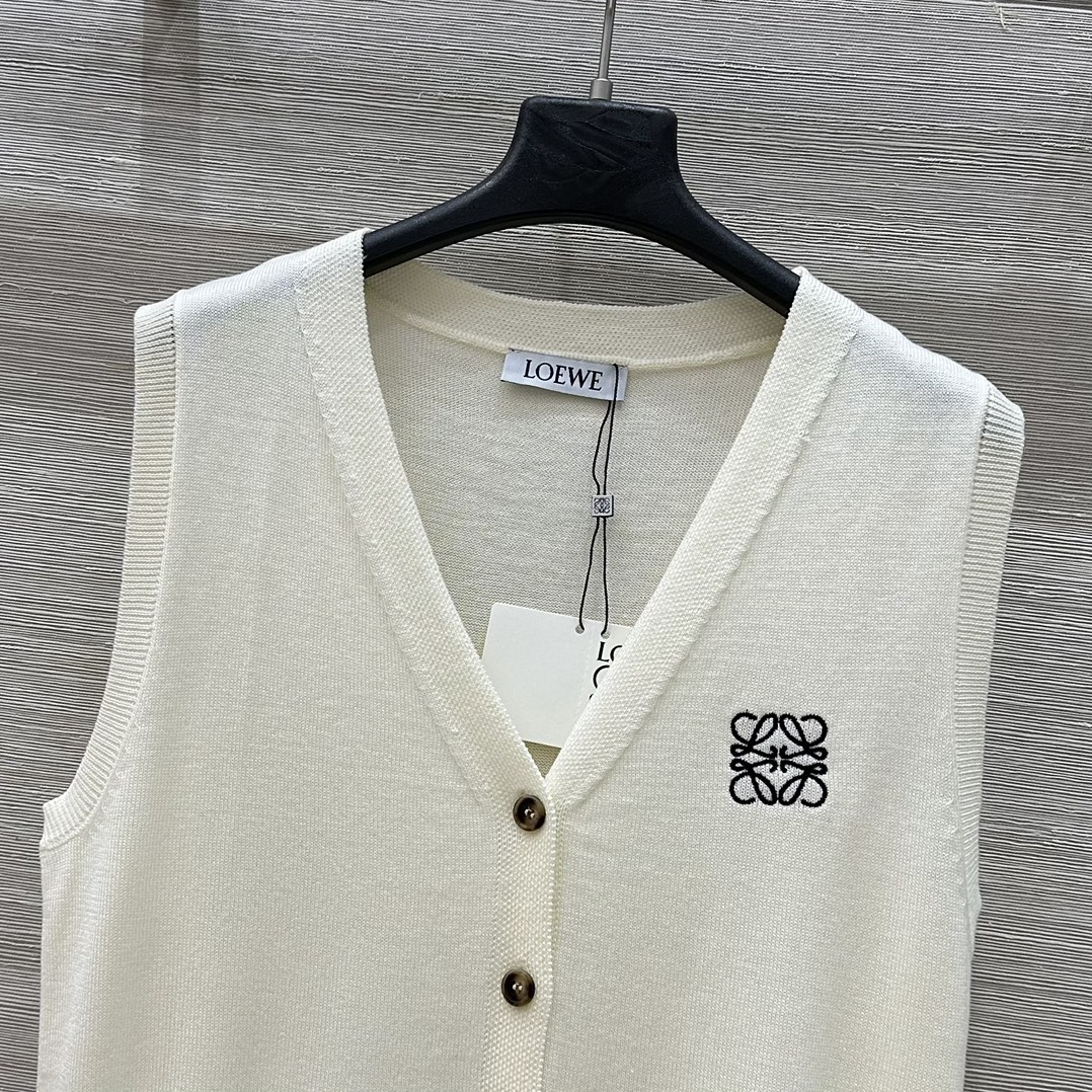 P684 Woman’s Suit: Classic Logo Embroidery, French Palace Wind, Custom Design. - 图片 3