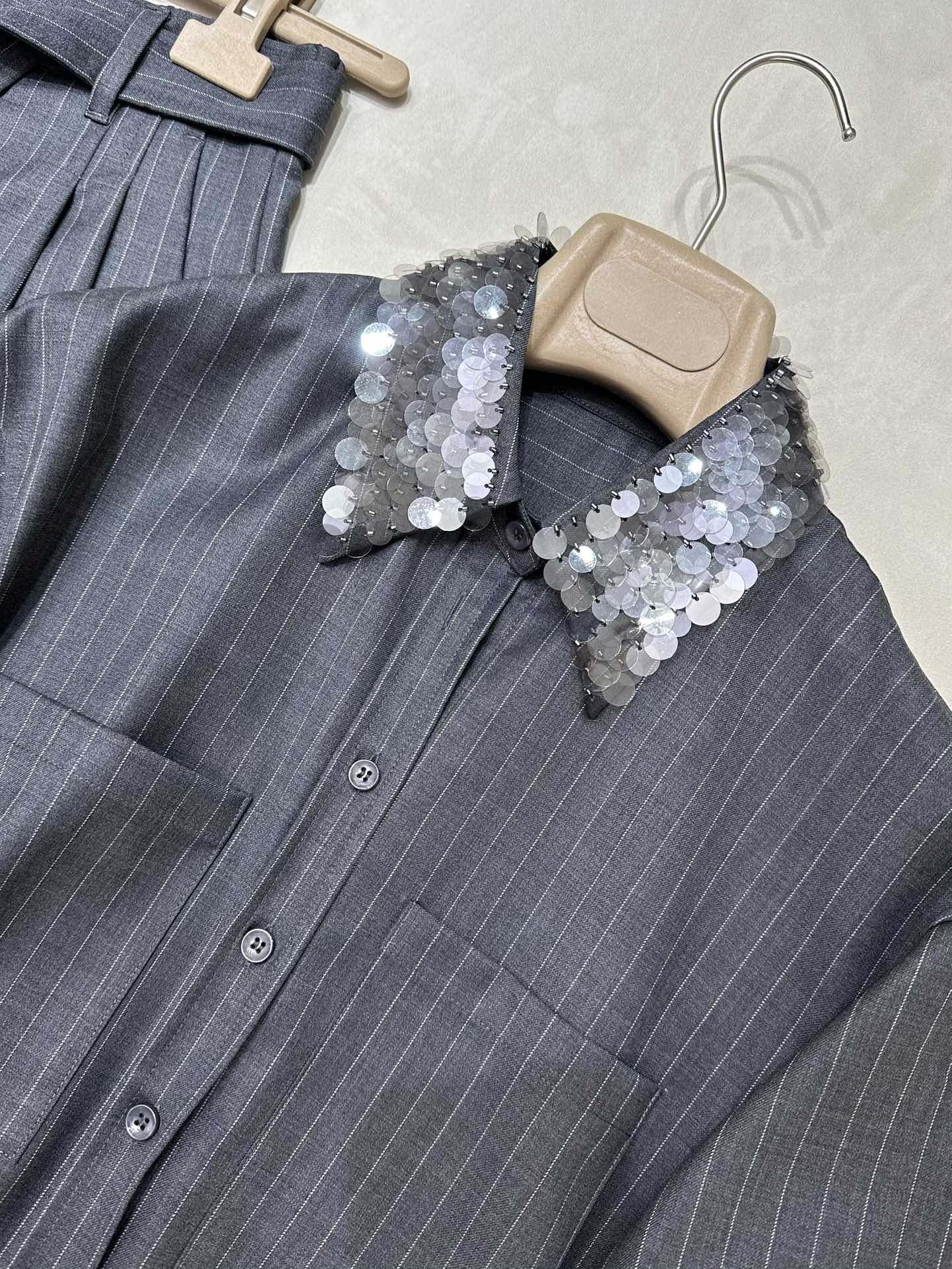 High-End Hand-Made B.C. Suit with Classic Design and Wool Fabric - 图片 4