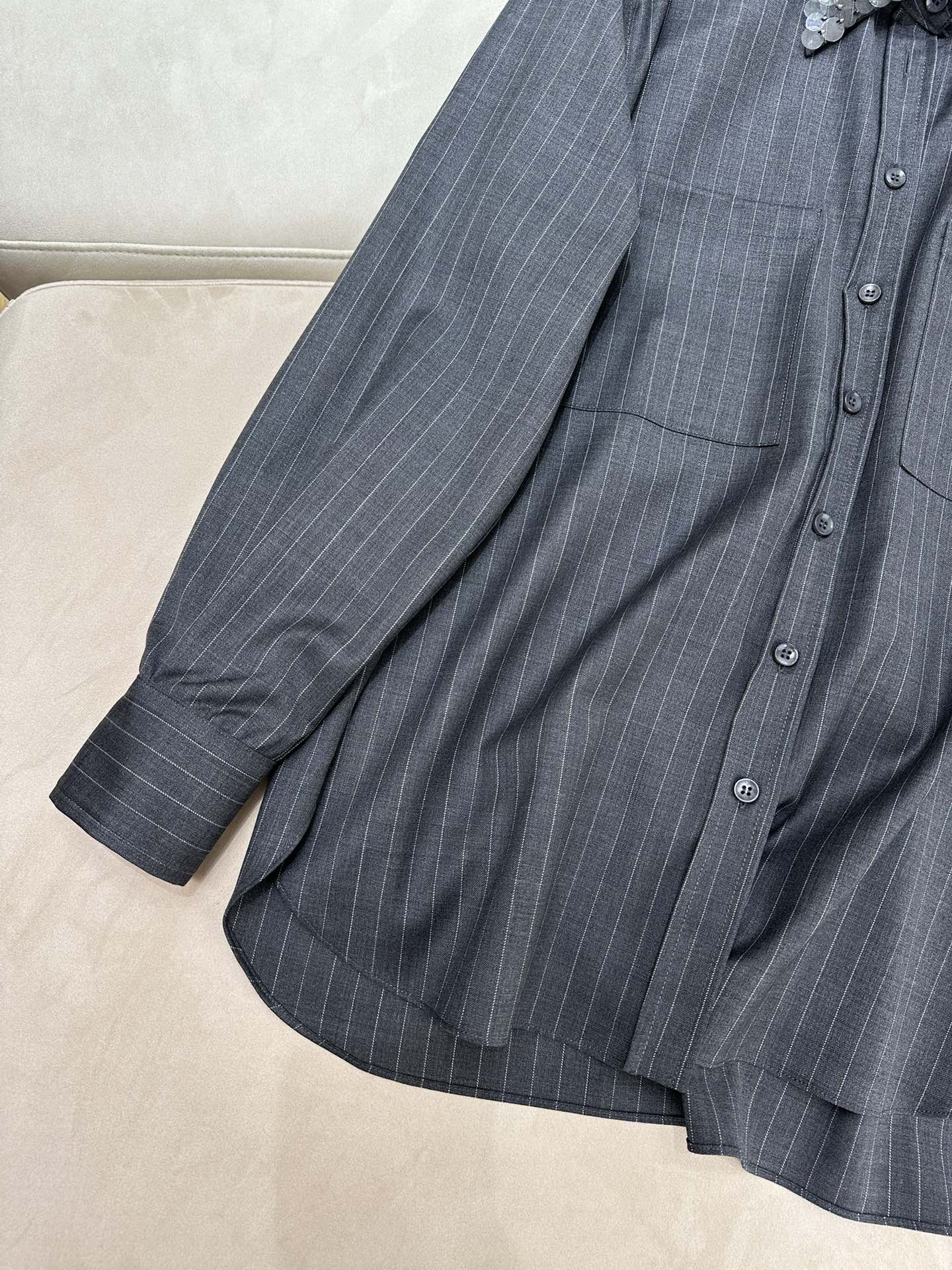 High-End Hand-Made B.C. Suit with Classic Design and Wool Fabric - 图片 5