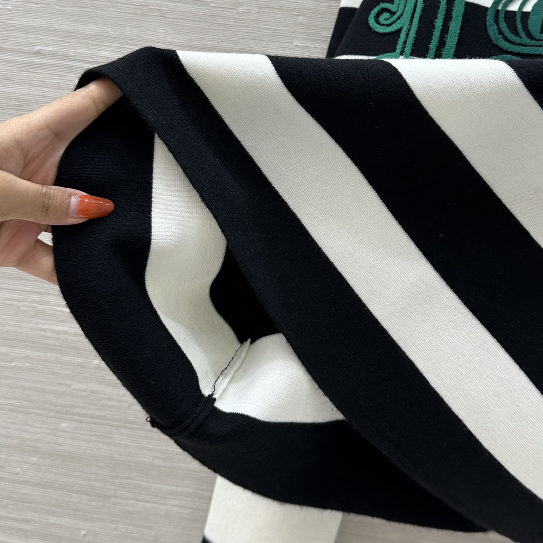 P612 Original Women’s Suit: High-Quality, Elegant Design with Toothbrush Stripes - 图片 7