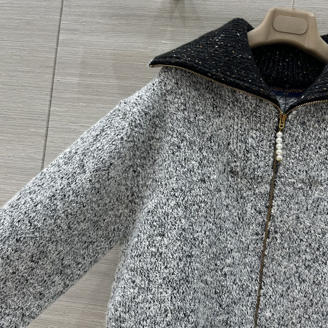 Product Review: P960 Nigo Series Monogram Zipper Jacket – High-quality, fashionable, sporty-symmetrical, classic broad version in white. Sizes S-L. - 图片 3
