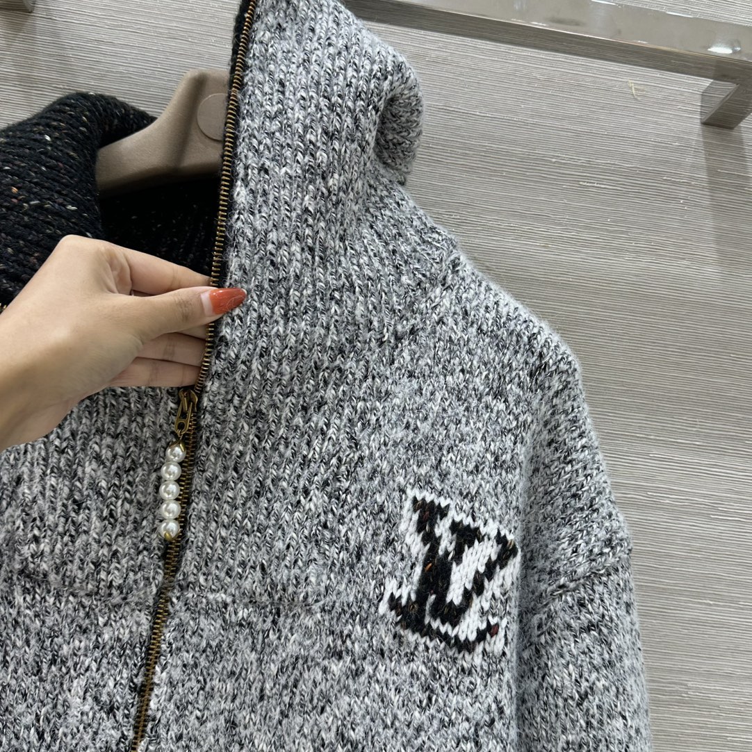 Product Review: P960 Nigo Series Monogram Zipper Jacket – High-quality, fashionable, sporty-symmetrical, classic broad version in white. Sizes S-L. - 图片 4