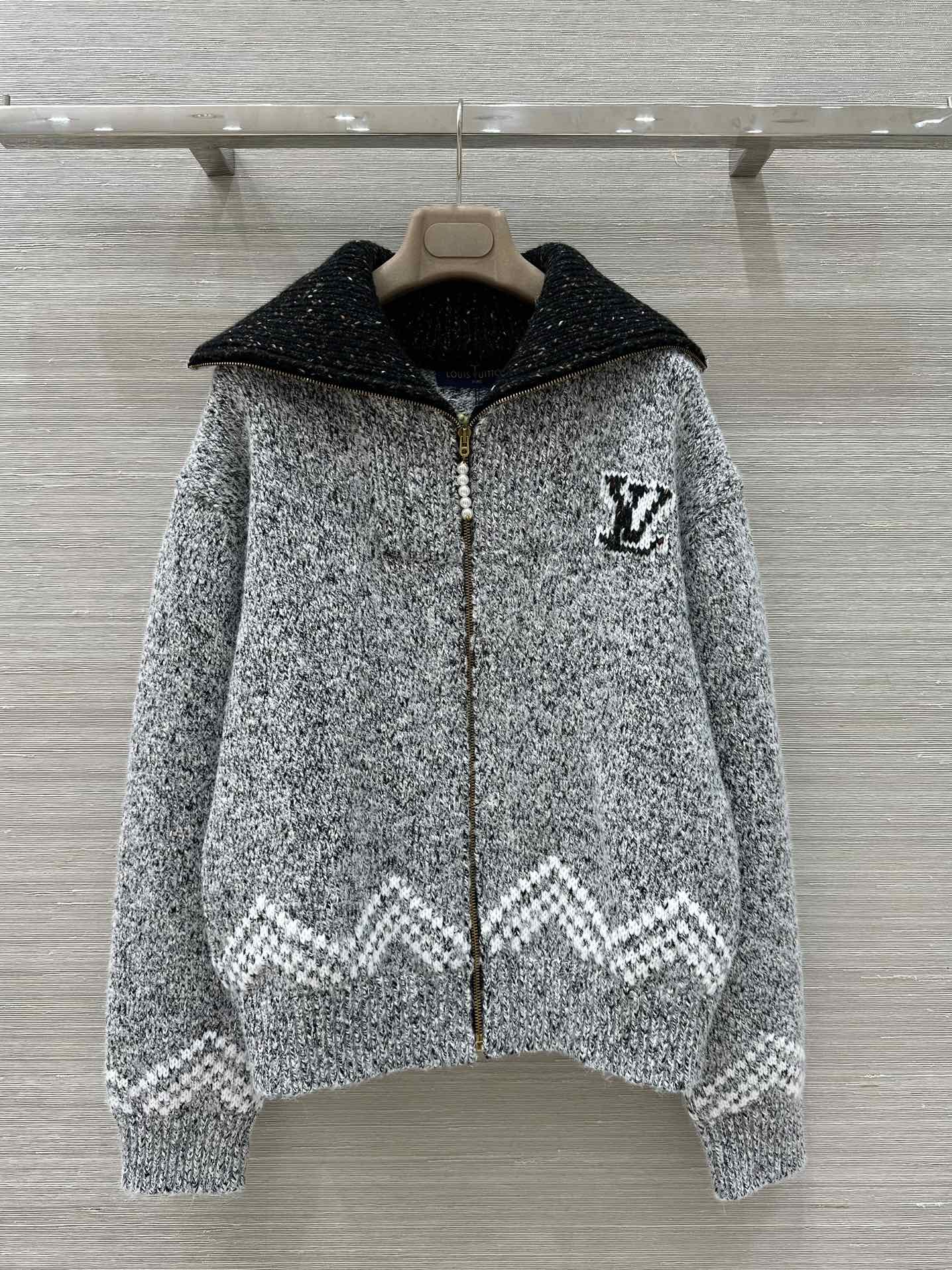 Product Review: P960 Nigo Series Monogram Zipper Jacket – High-quality, fashionable, sporty-symmetrical, classic broad version in white. Sizes S-L. - 图片 1