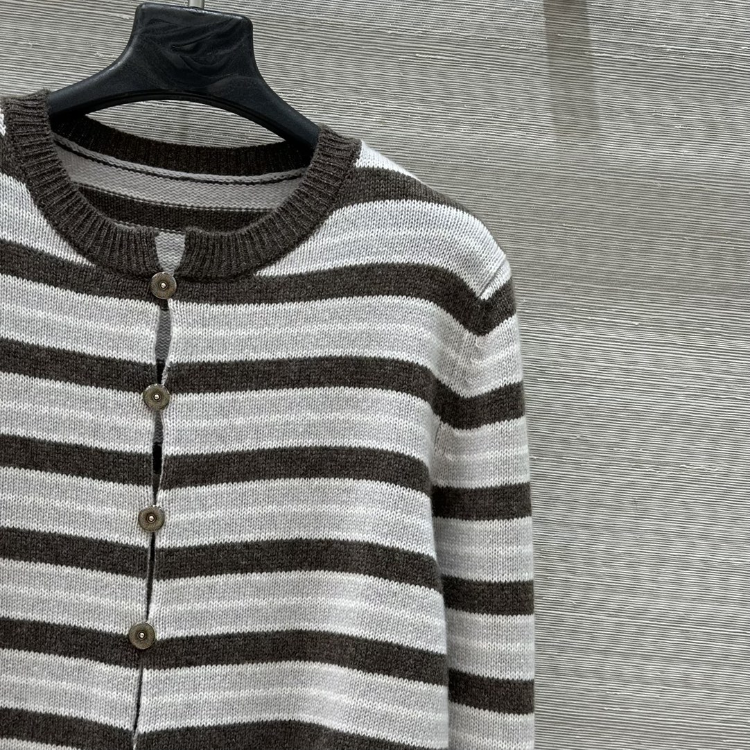 Elegant and Versatile P804 Female Sweater with High-Quality Knitting – Product Description and Features - 图片 4